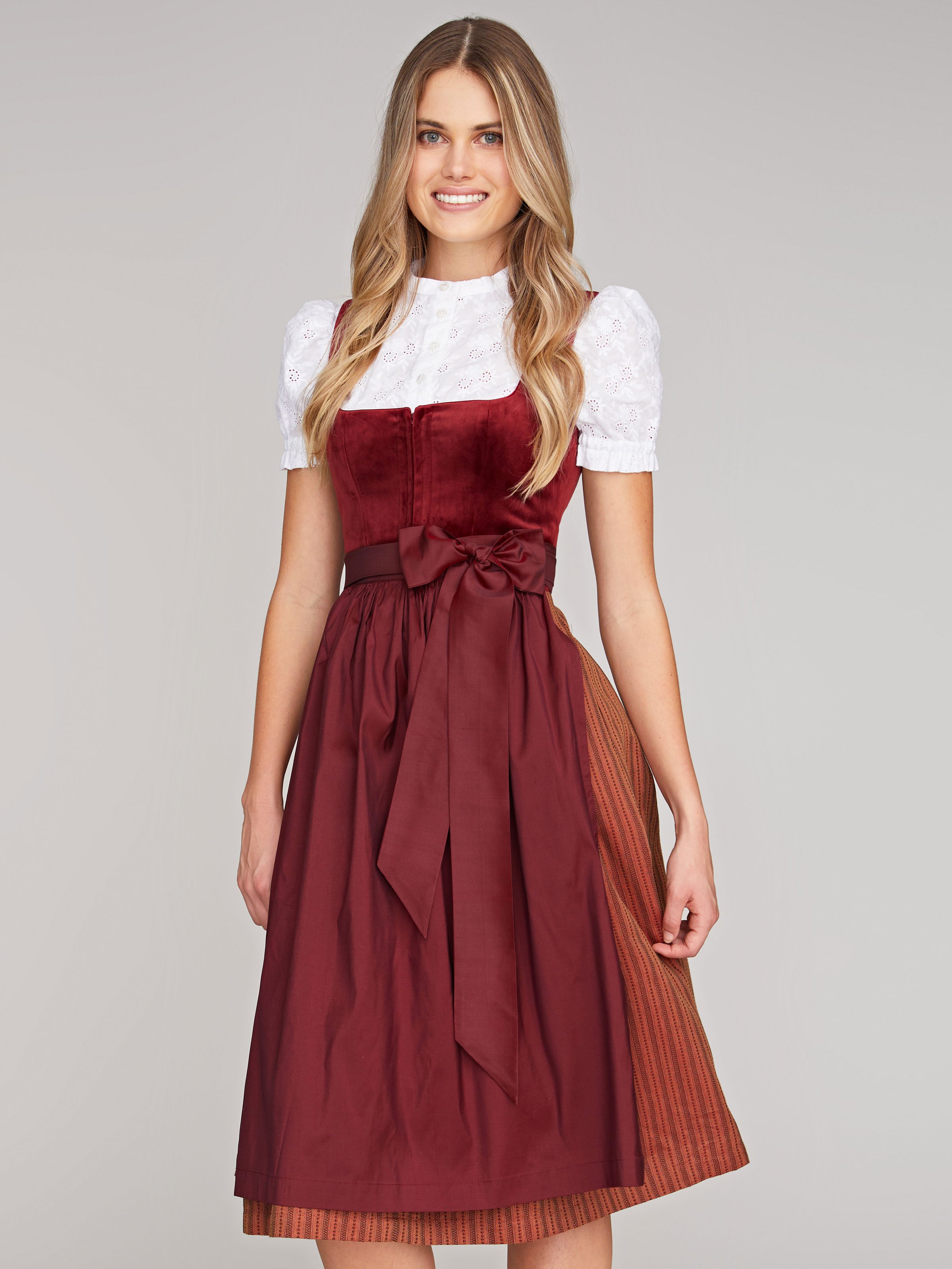 Weinrotes Dirndl Weinrotes Dirndl