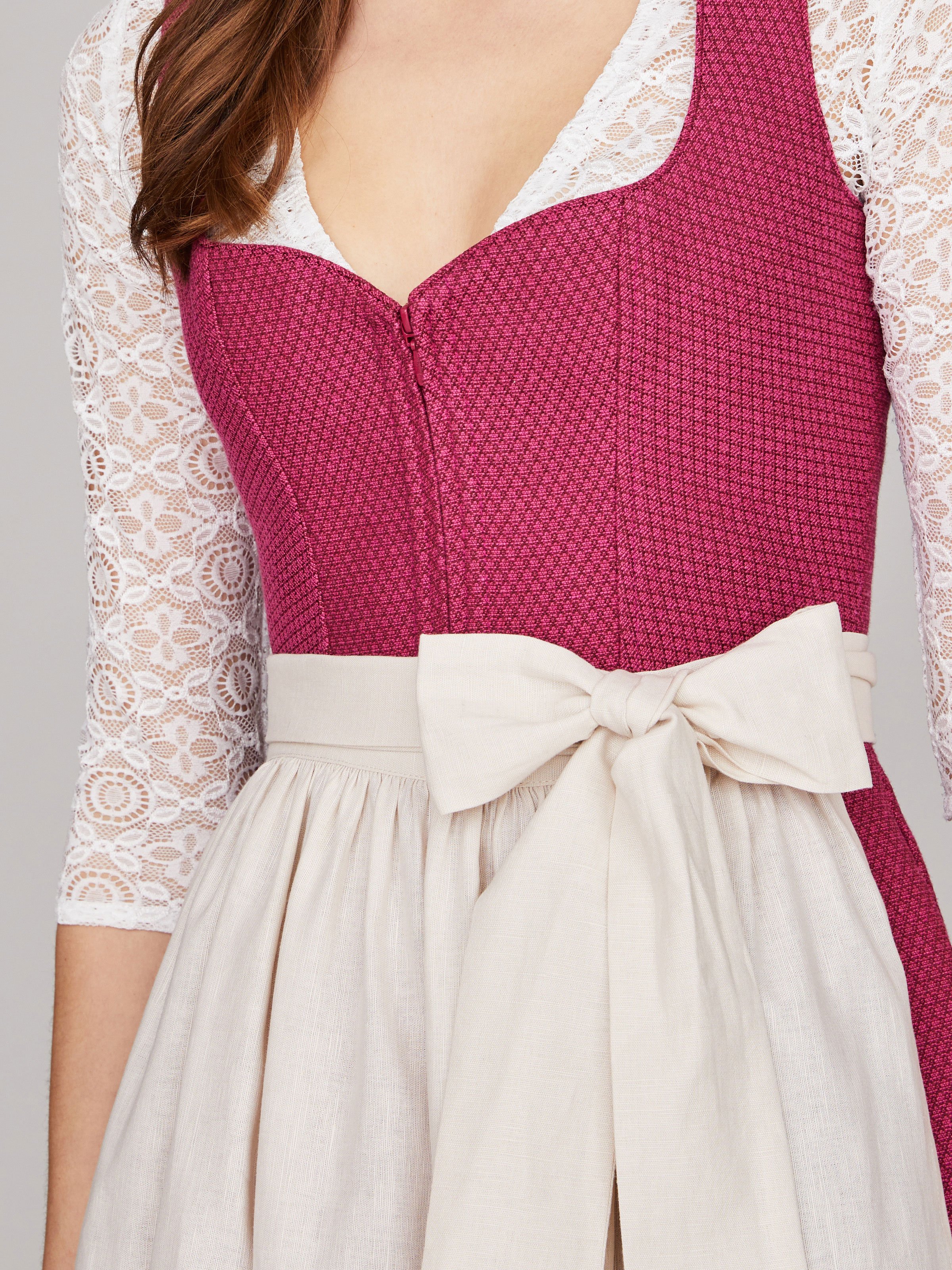 Beeren-farbenes Dirndl Beeren-farbenes Dirndl