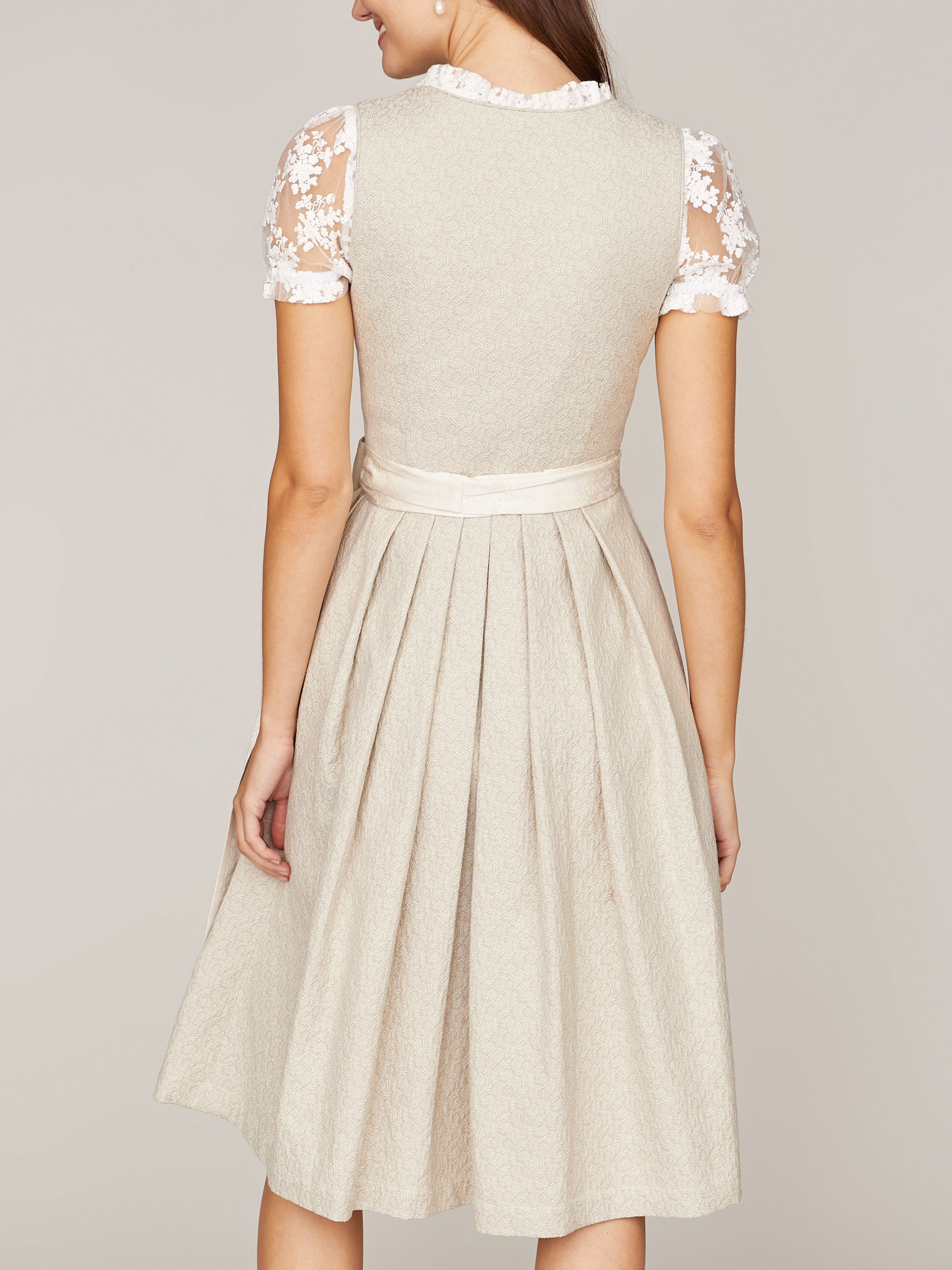 Beigefarbenes Dirndl Beigefarbenes Dirndl