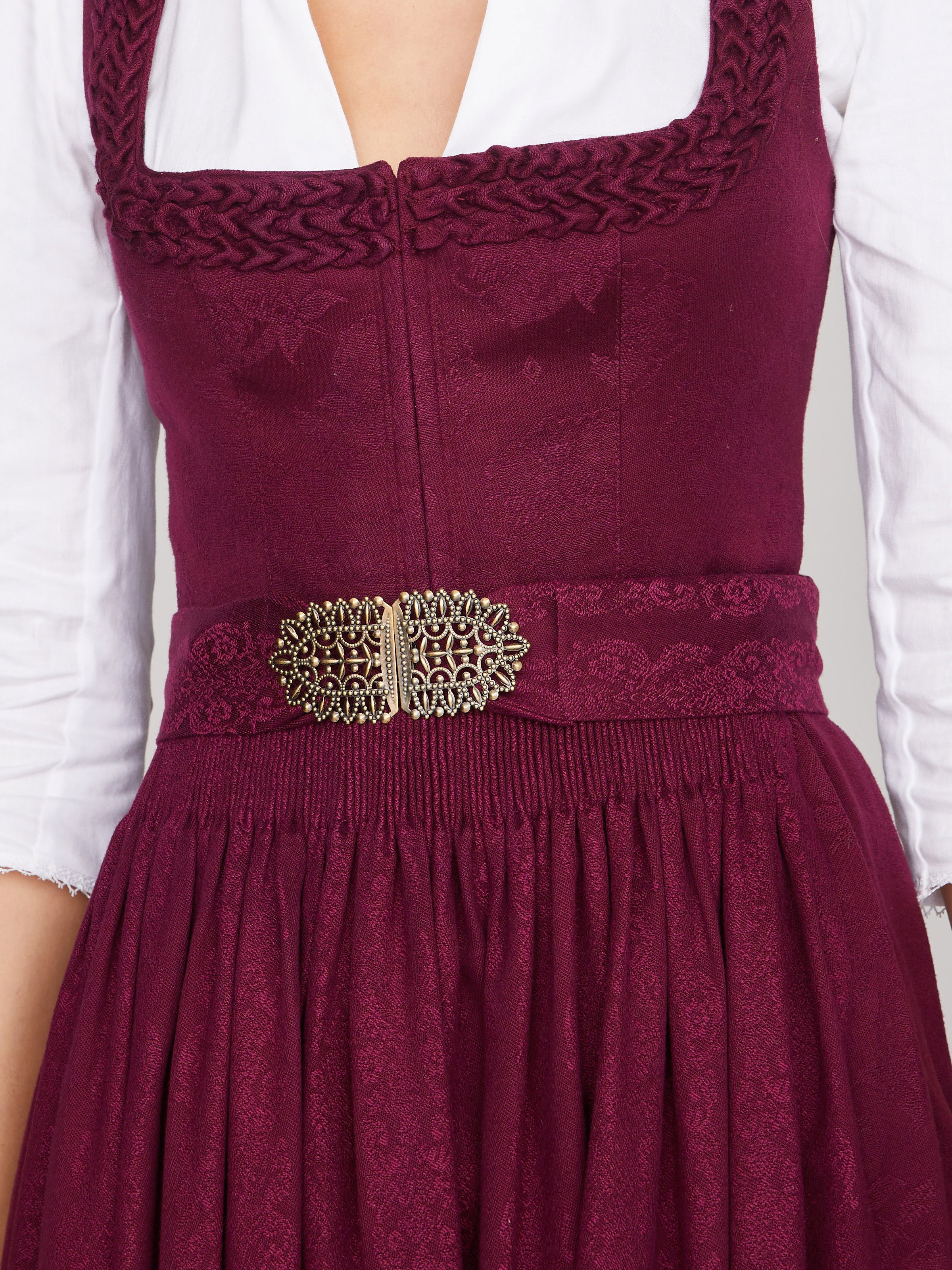 Trauben-farbenes Dirndl Trauben-farbenes Dirndl