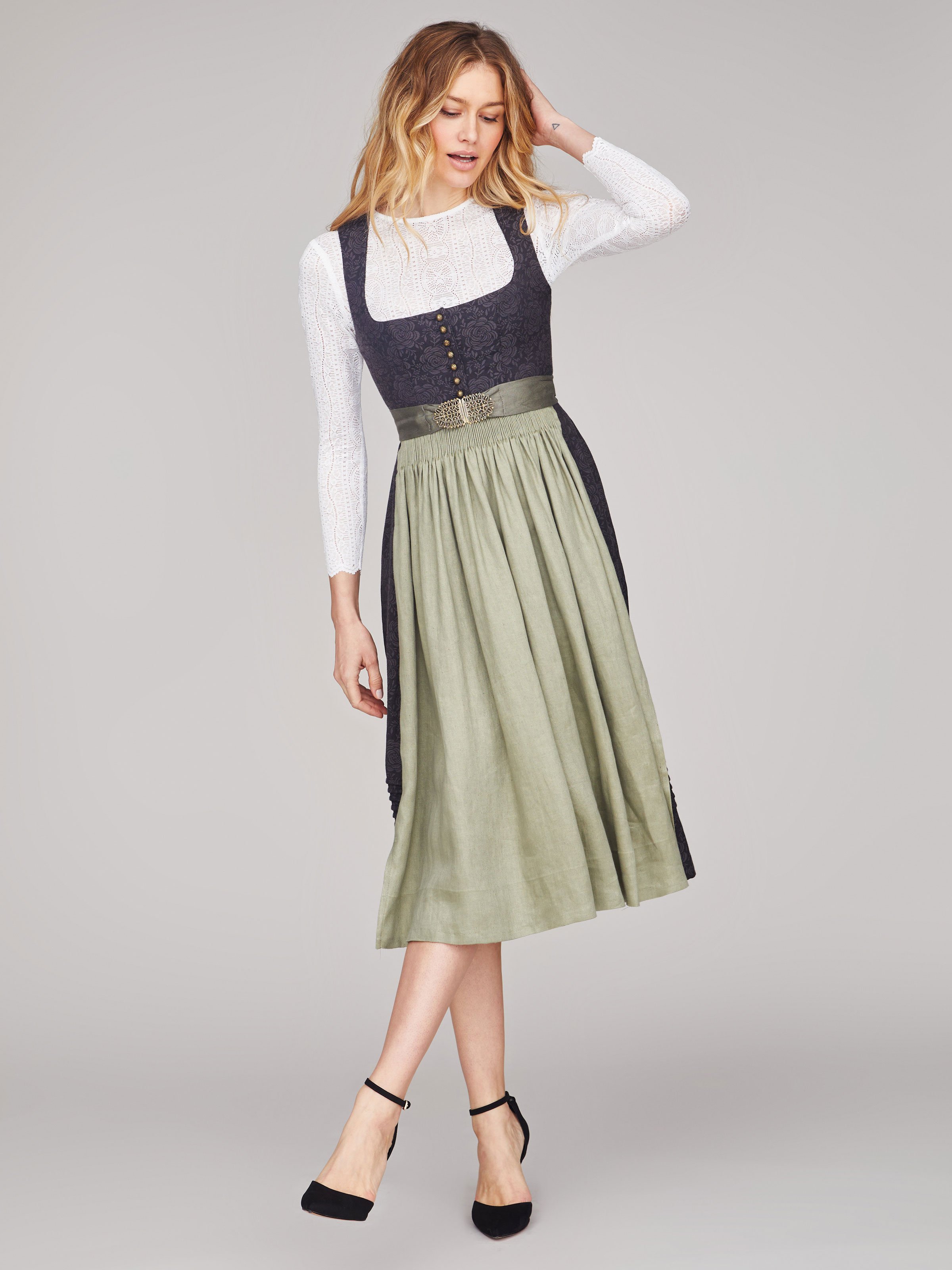Schwarzes Dirndl Schwarzes Dirndl