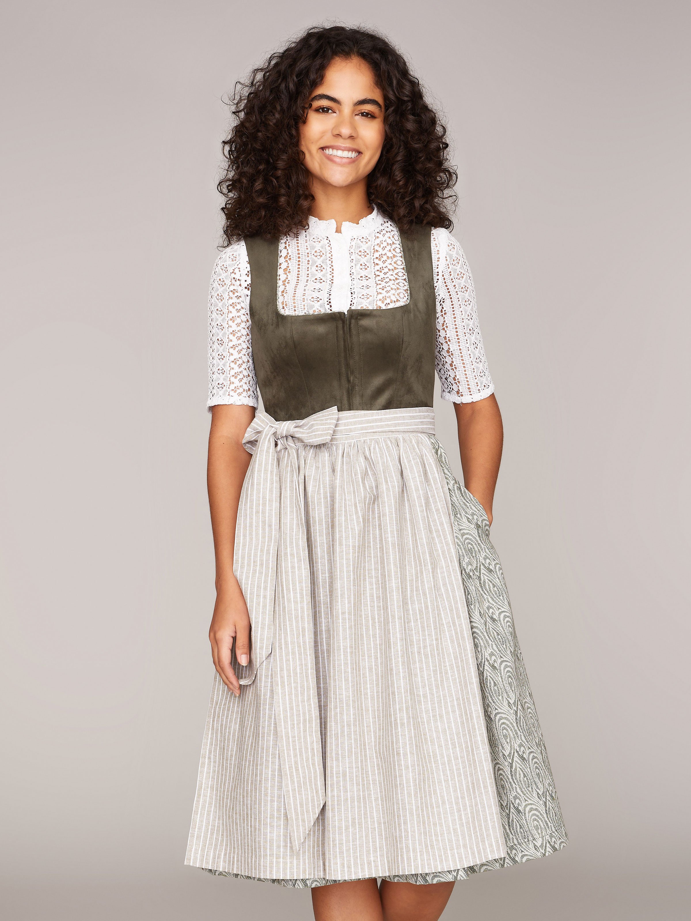 Khaki grünes Dirndl im Animalprint Khaki grünes Dirndl im Animalprint