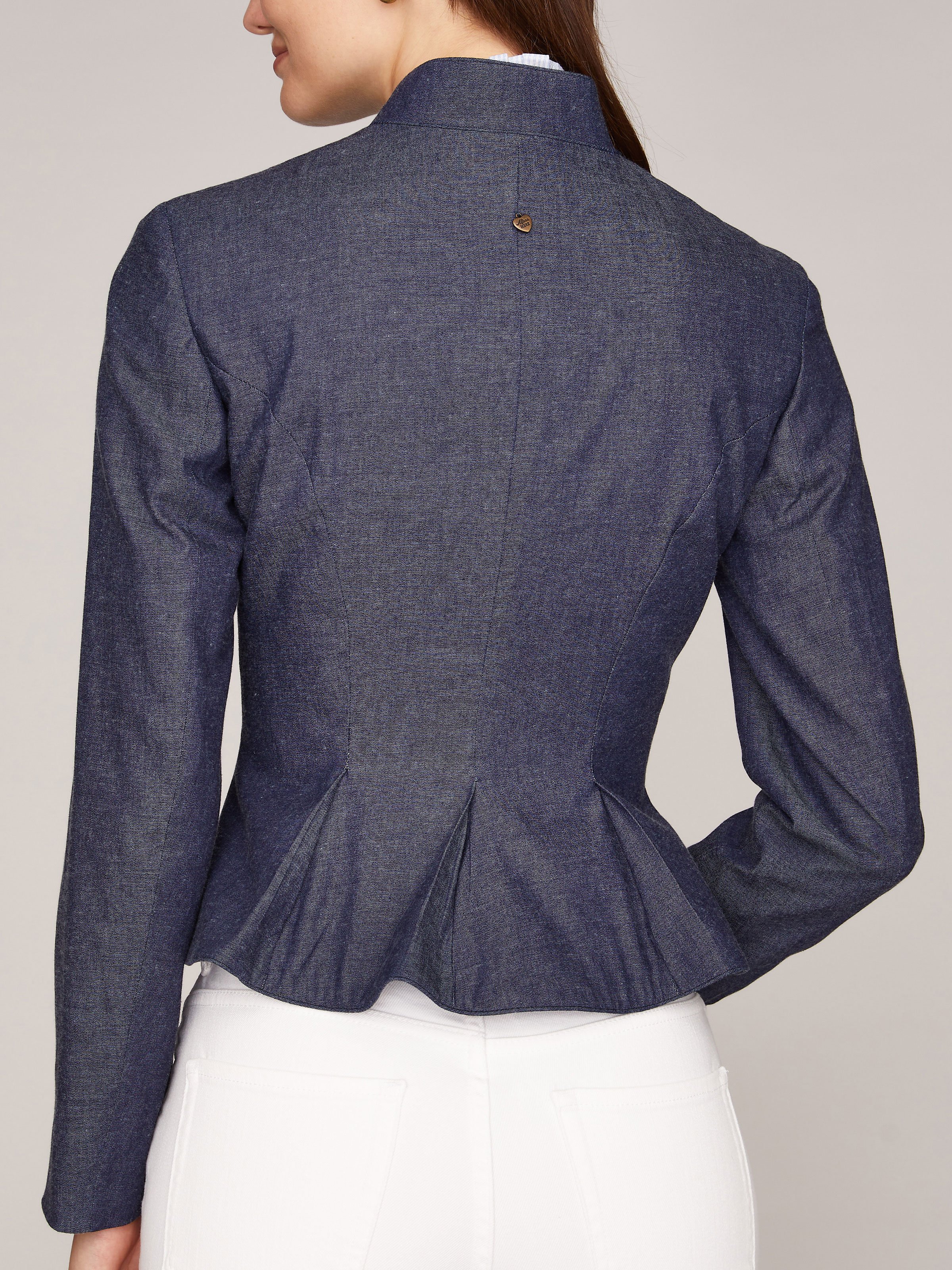 Denimfarbener Trachten-Blazer mit Stehkragen Denimfarbener Trachten-Blazer mit Stehkragen