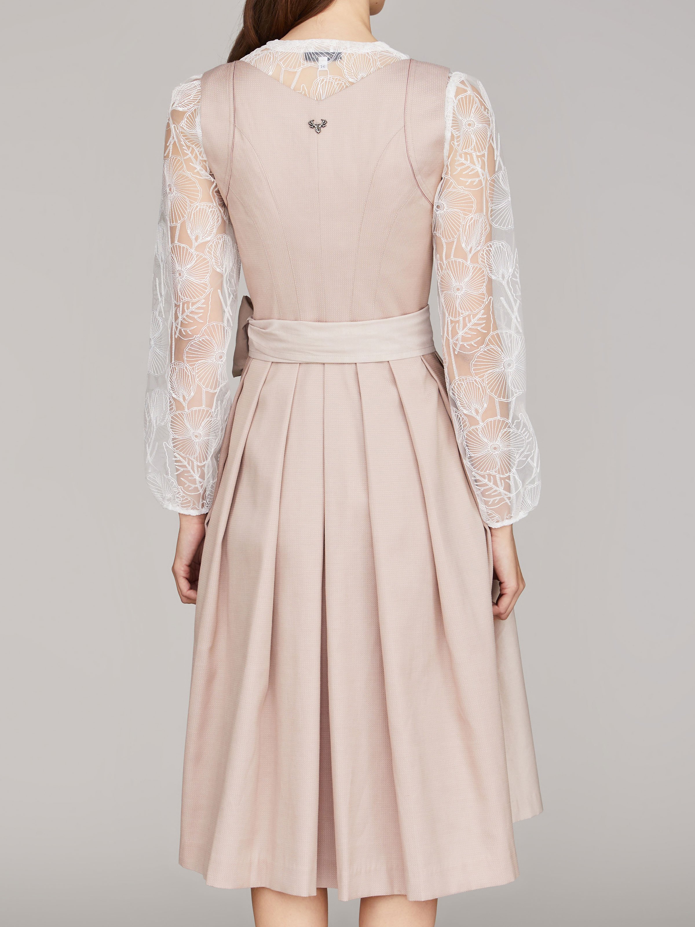 Rosa-farbenes Dirndl Rosa-farbenes Dirndl