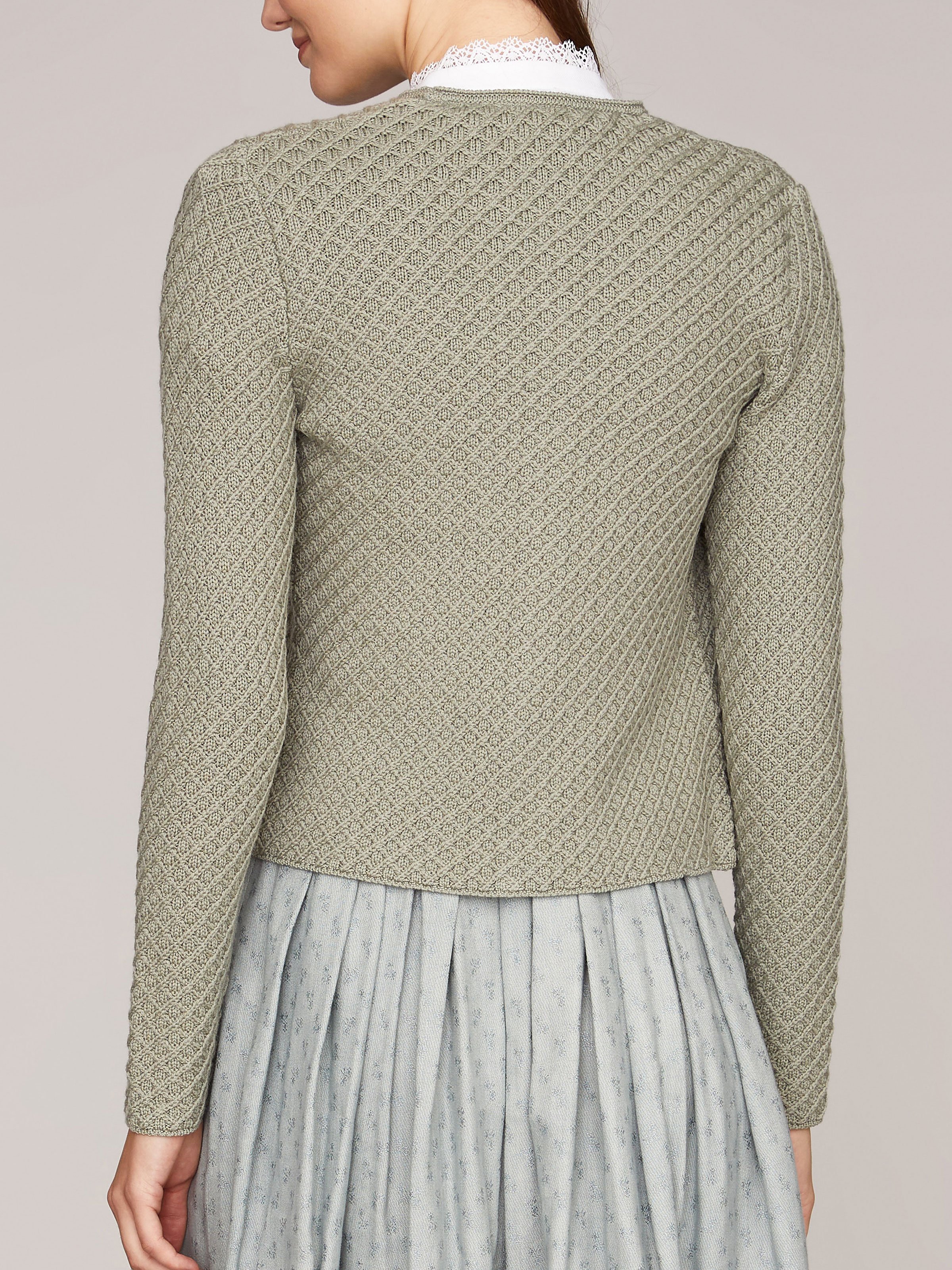 Grau-Grüne Trachten-Strickjacke mit Knopfleiste Grau-Grüne Trachten-Strickjacke mit Knopfleiste