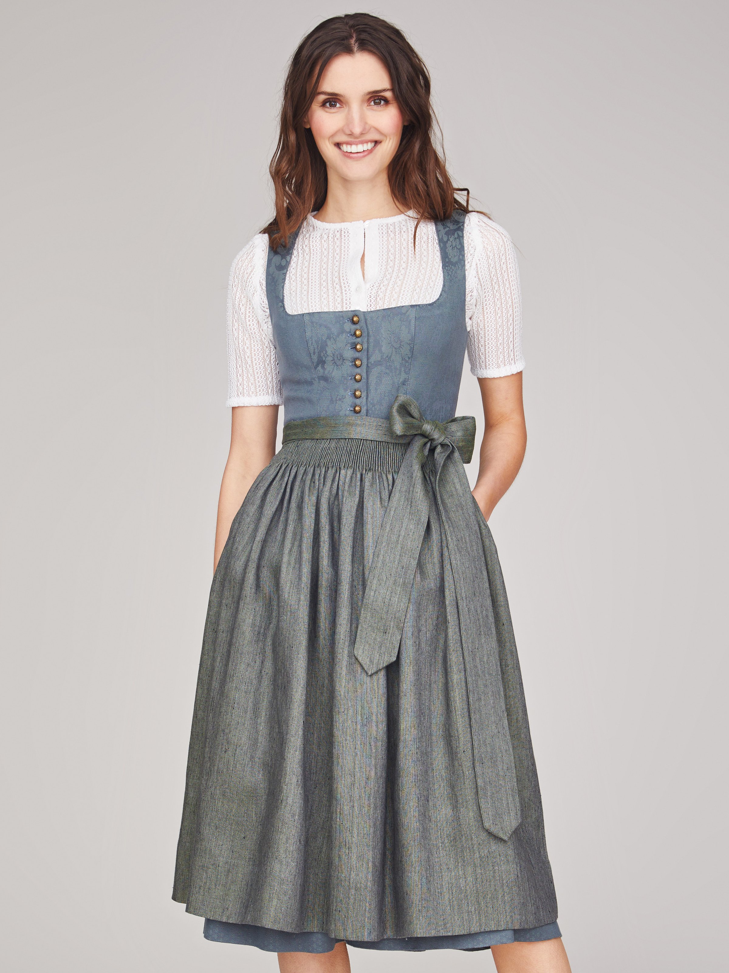 Graublaues Stretch-Dirndl mit floralem Muster Graublaues Stretch-Dirndl mit floralem Muster