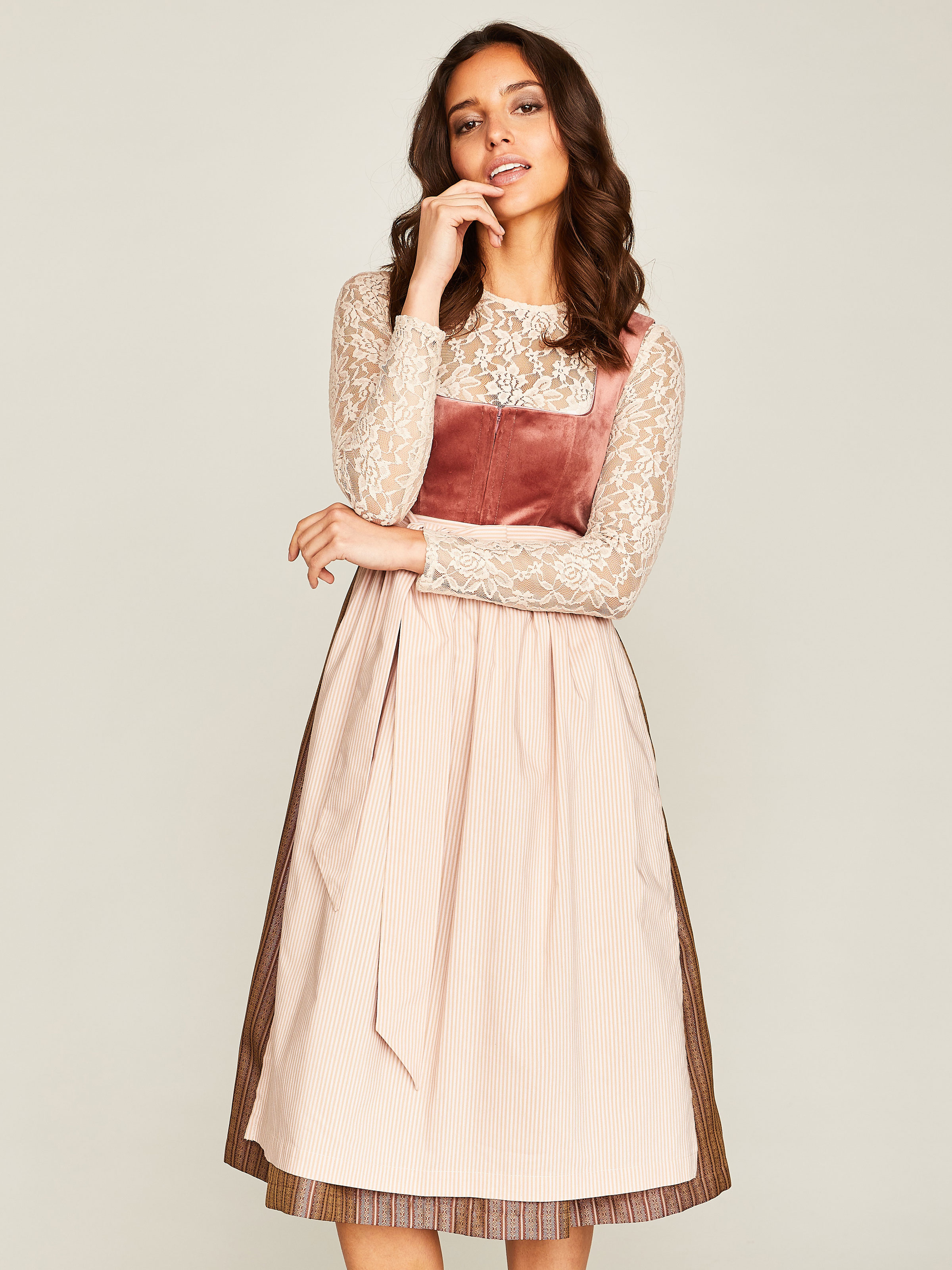 Pflaumenfarbenes Dirndl - IMANI ROSEWOOD Pflaumenfarbenes Dirndl - IMANI ROSEWOOD