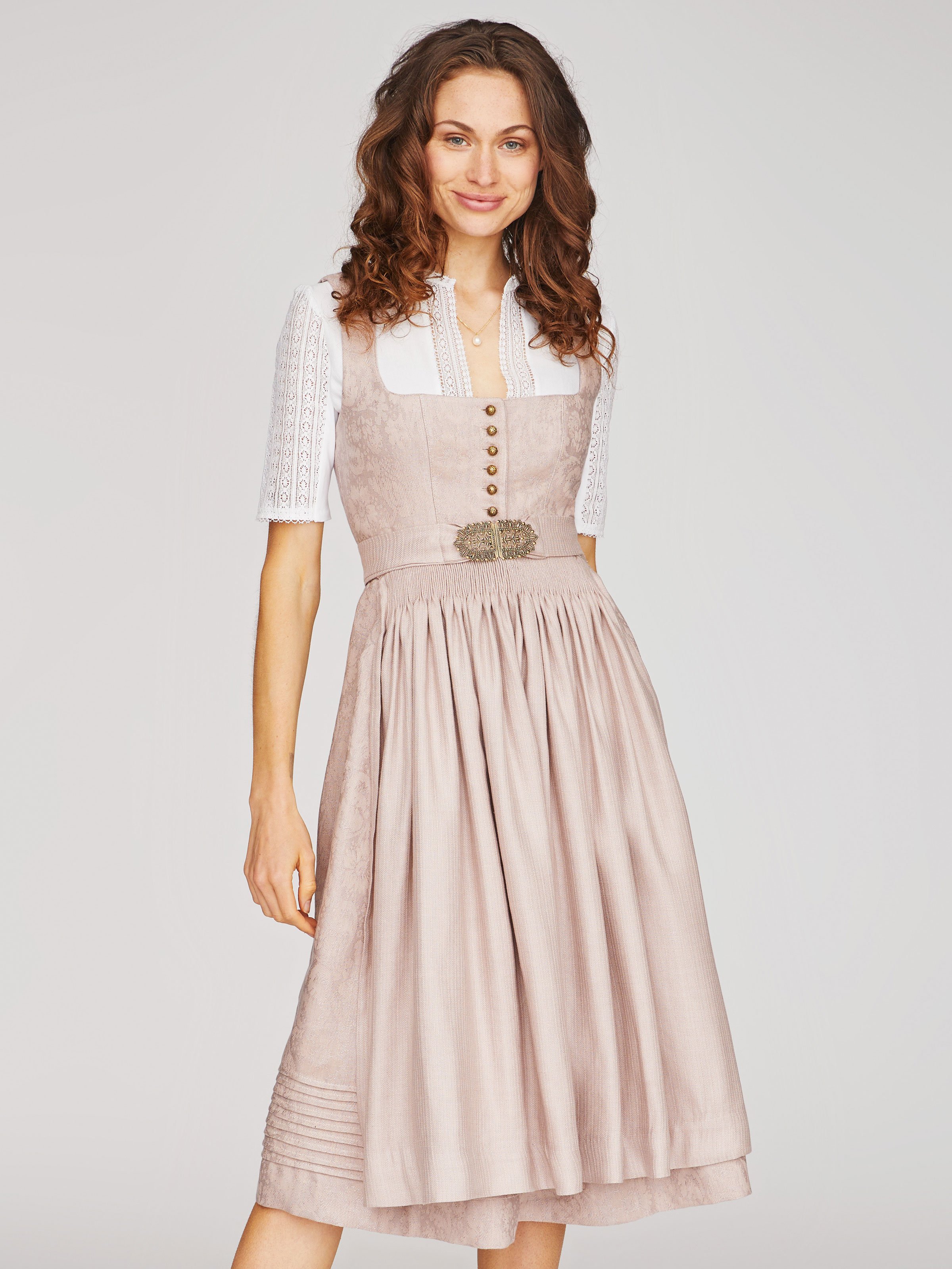 Hellrosafarbenes Dirndl Hellrosafarbenes Dirndl