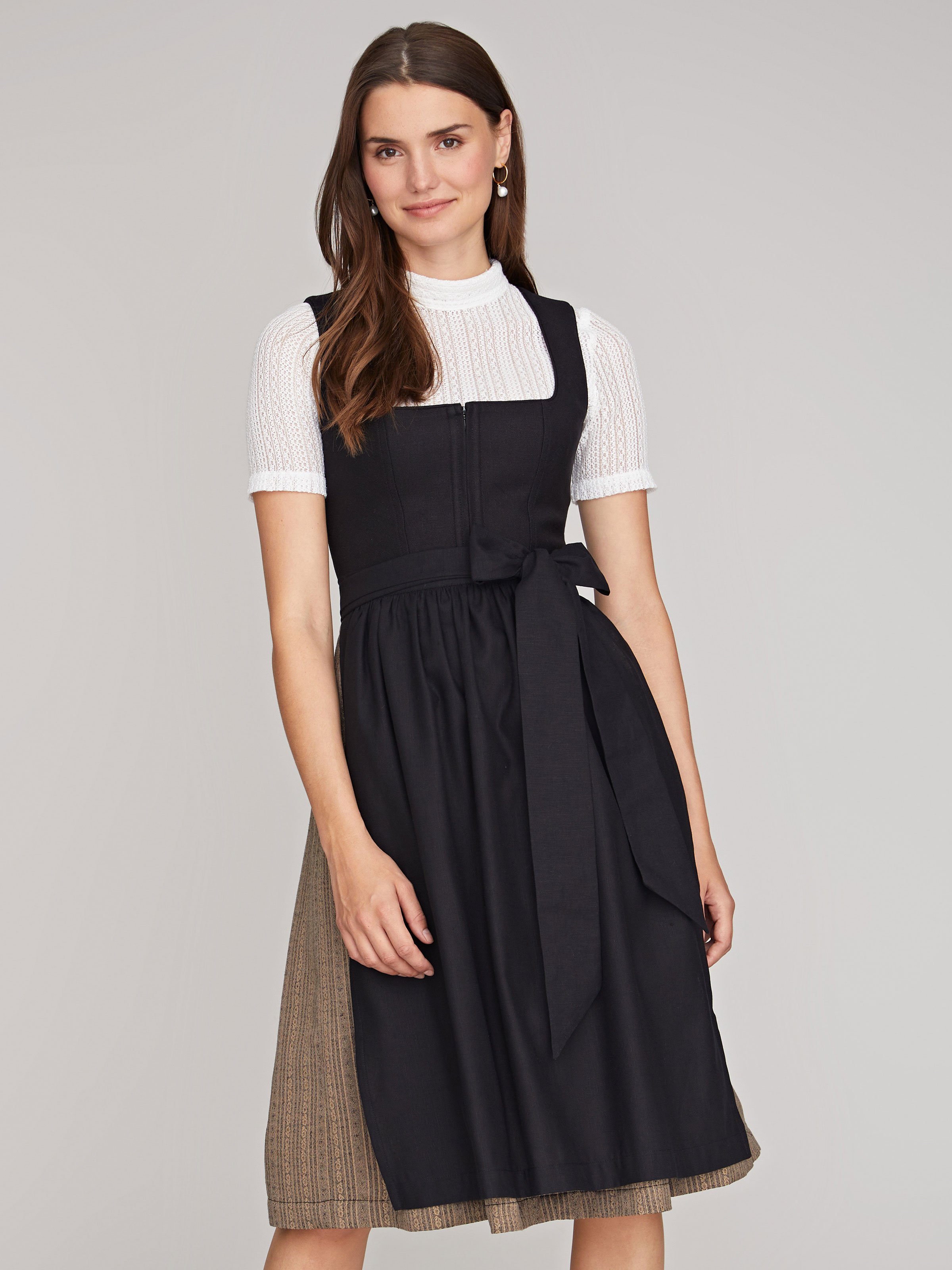 Schwarzes Dirndl Schwarzes Dirndl