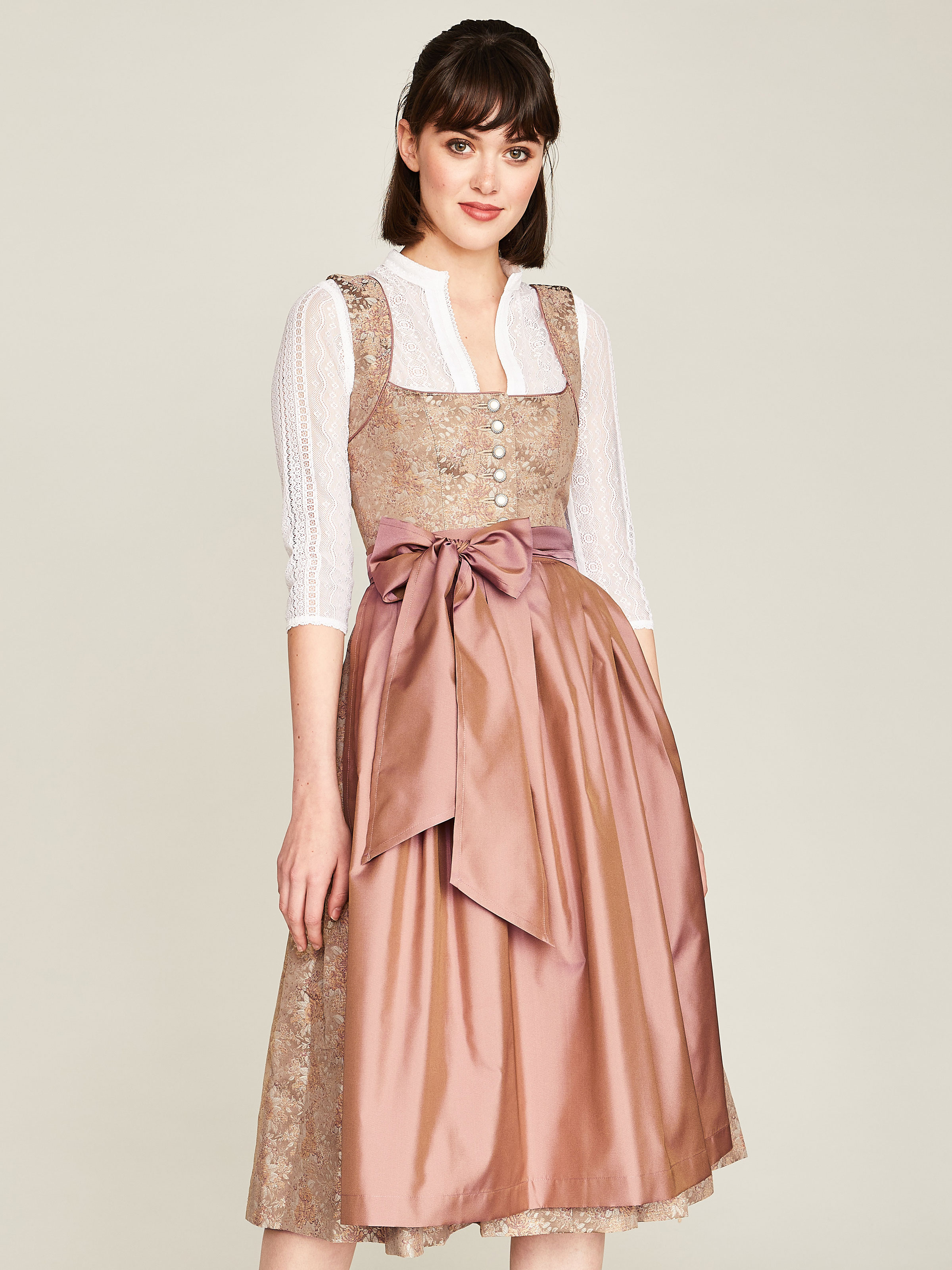 Vintage Dirndl mit Rosenmuster Vintage Dirndl mit Rosenmuster