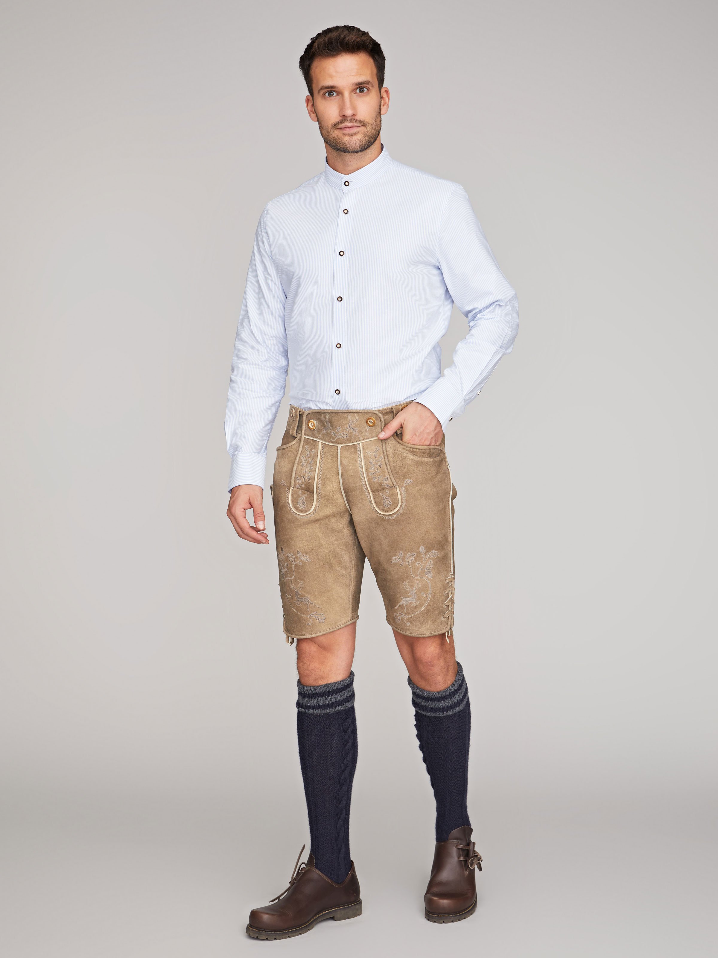 Himmelblau-Weiß gestreiftes Trachtenhemd Himmelblau-Weiß gestreiftes Trachtenhemd