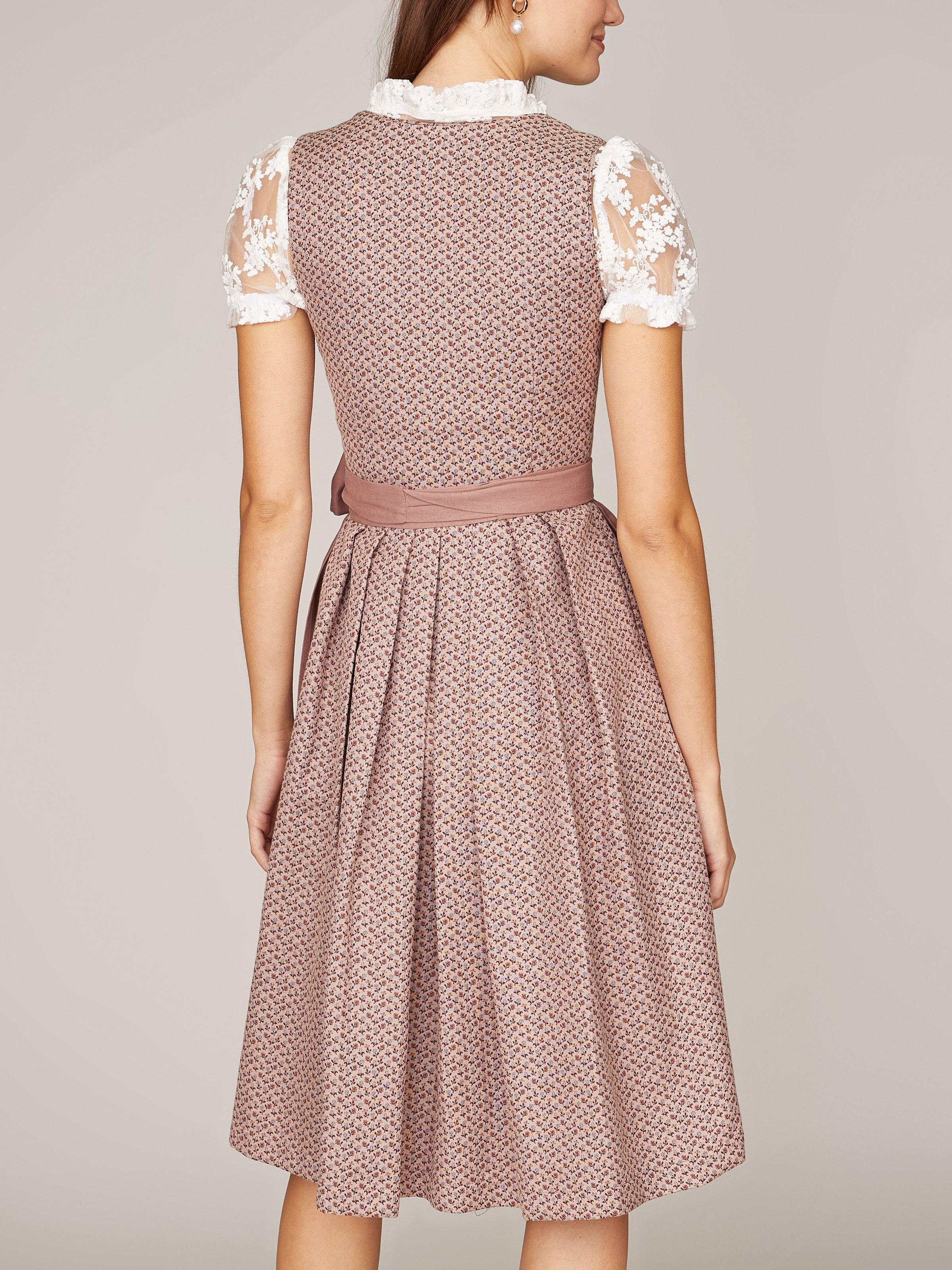 Geblümtes roséfarbenes Dirndl Geblümtes roséfarbenes Dirndl