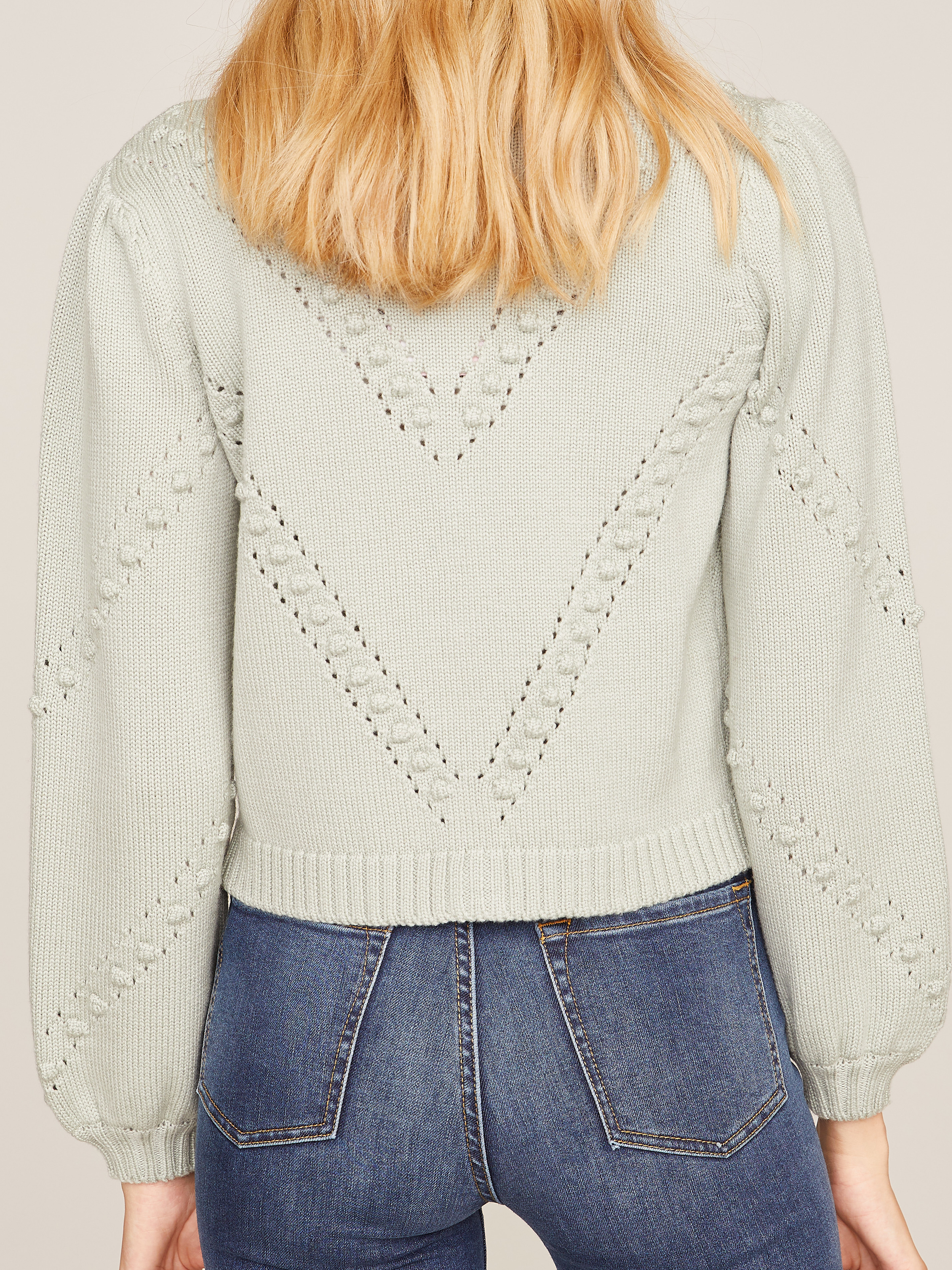 Strickjacke mit Blumenstickerei Strickjacke mit Blumenstickerei