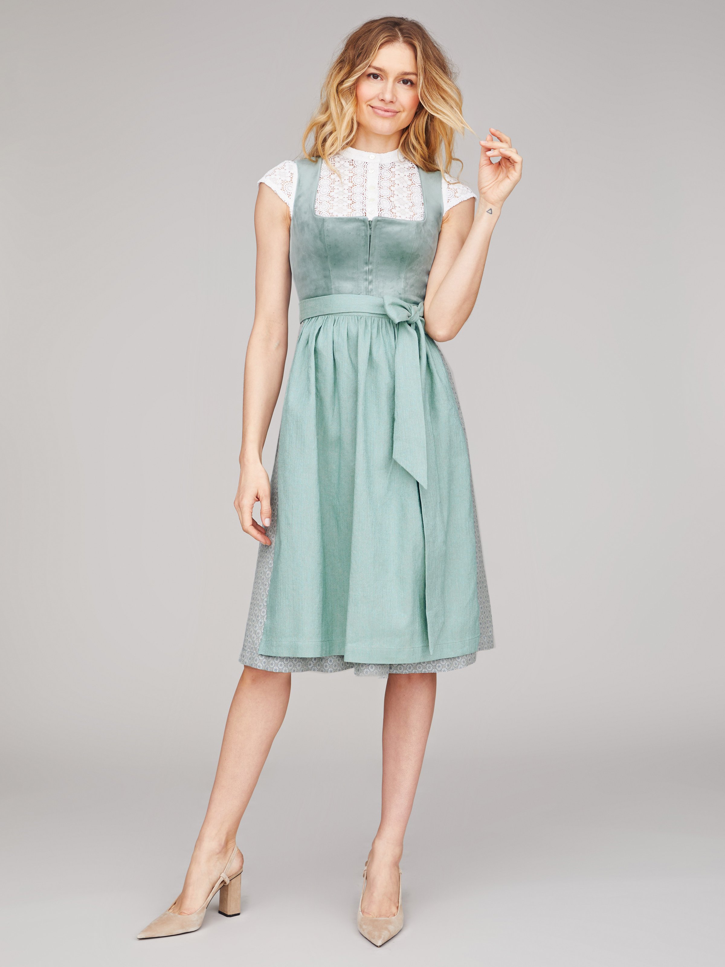 Salbeigrünes Dirndl Salbeigrünes Dirndl