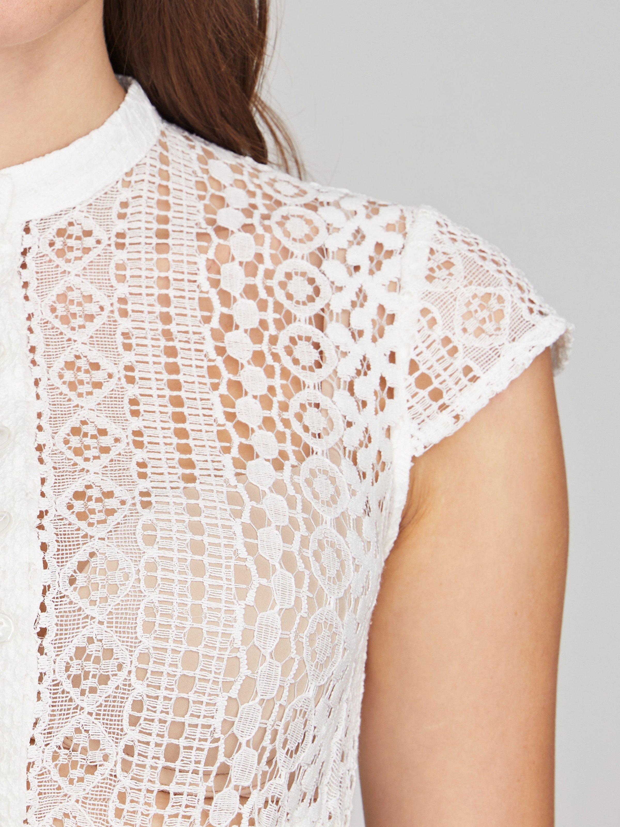 Cremeweiße Dirndlbluse mit Flügelarm Cremeweiße Dirndlbluse mit Flügelarm