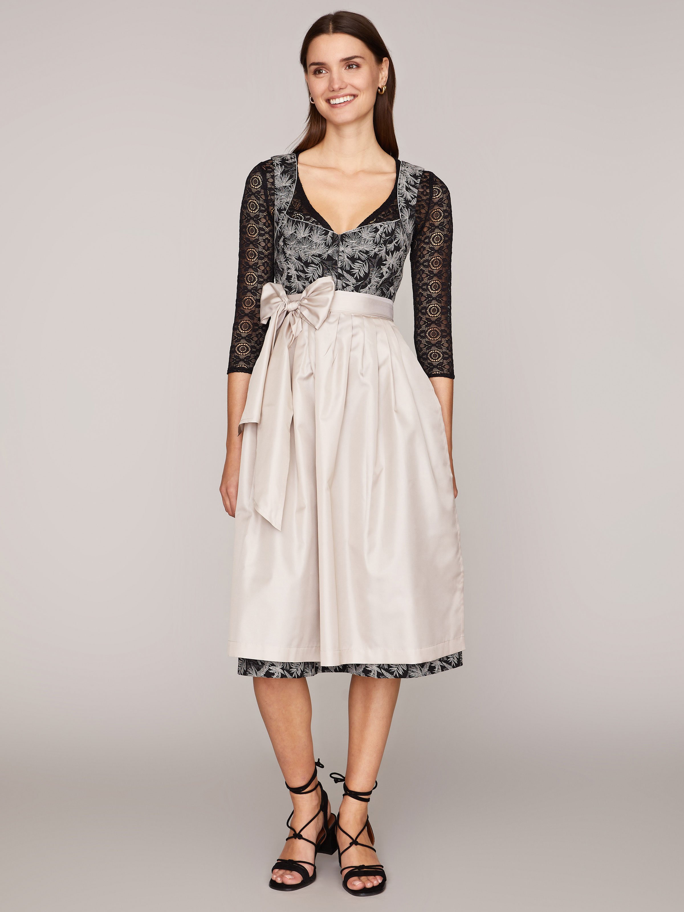 Schwarzes Dirndl mit weißem Palmenmuster Schwarzes Dirndl mit weißem Palmenmuster