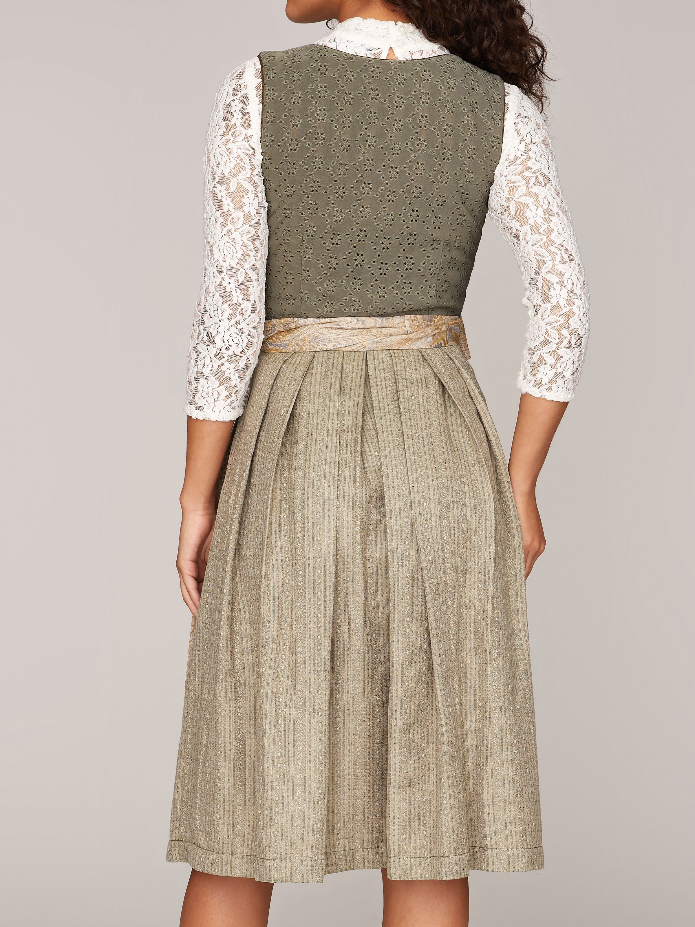 Olivgrünes Dirndl mit 2 Schürzen Olivgrünes Dirndl mit 2 Schürzen