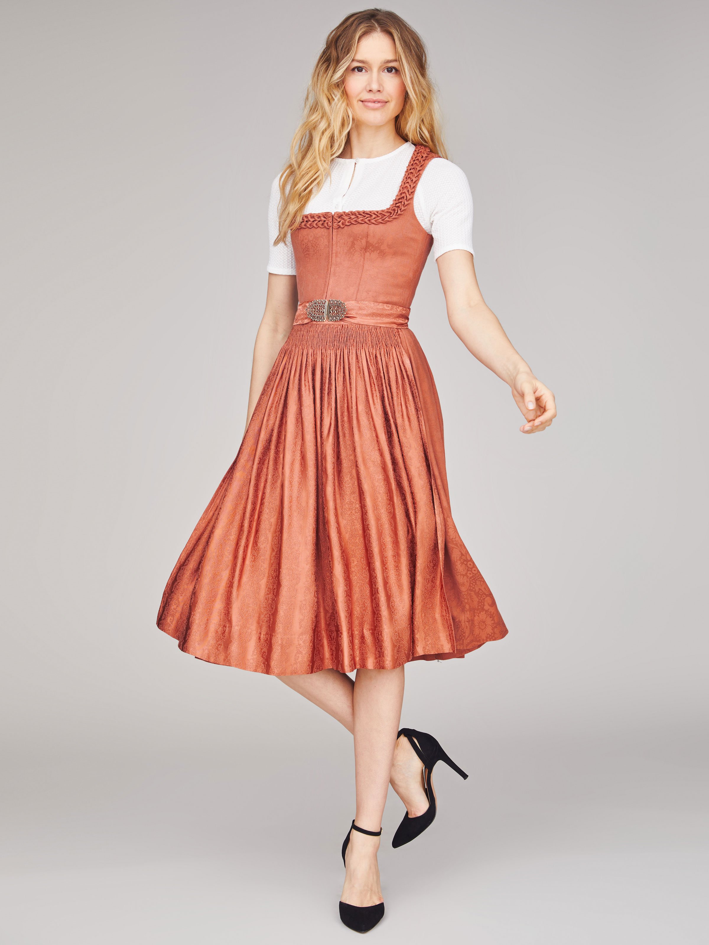 Rostbraunes Stretch-Dirndl Rostbraunes Stretch-Dirndl