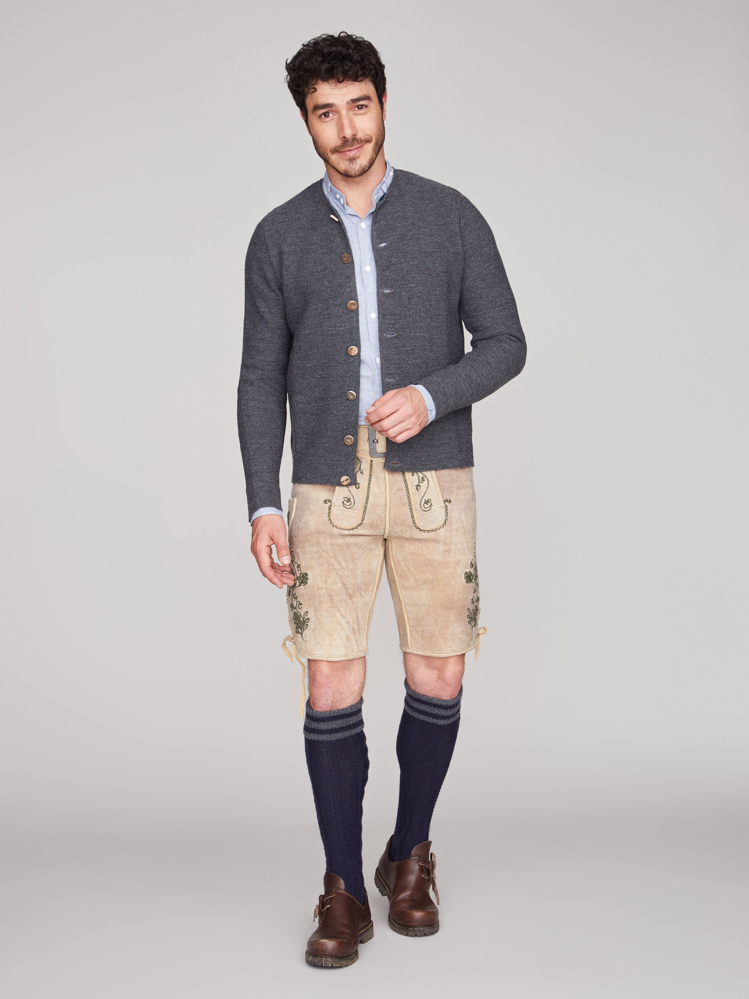 Strickjacke in Ashphalt-Grau Strickjacke in Ashphalt-Grau