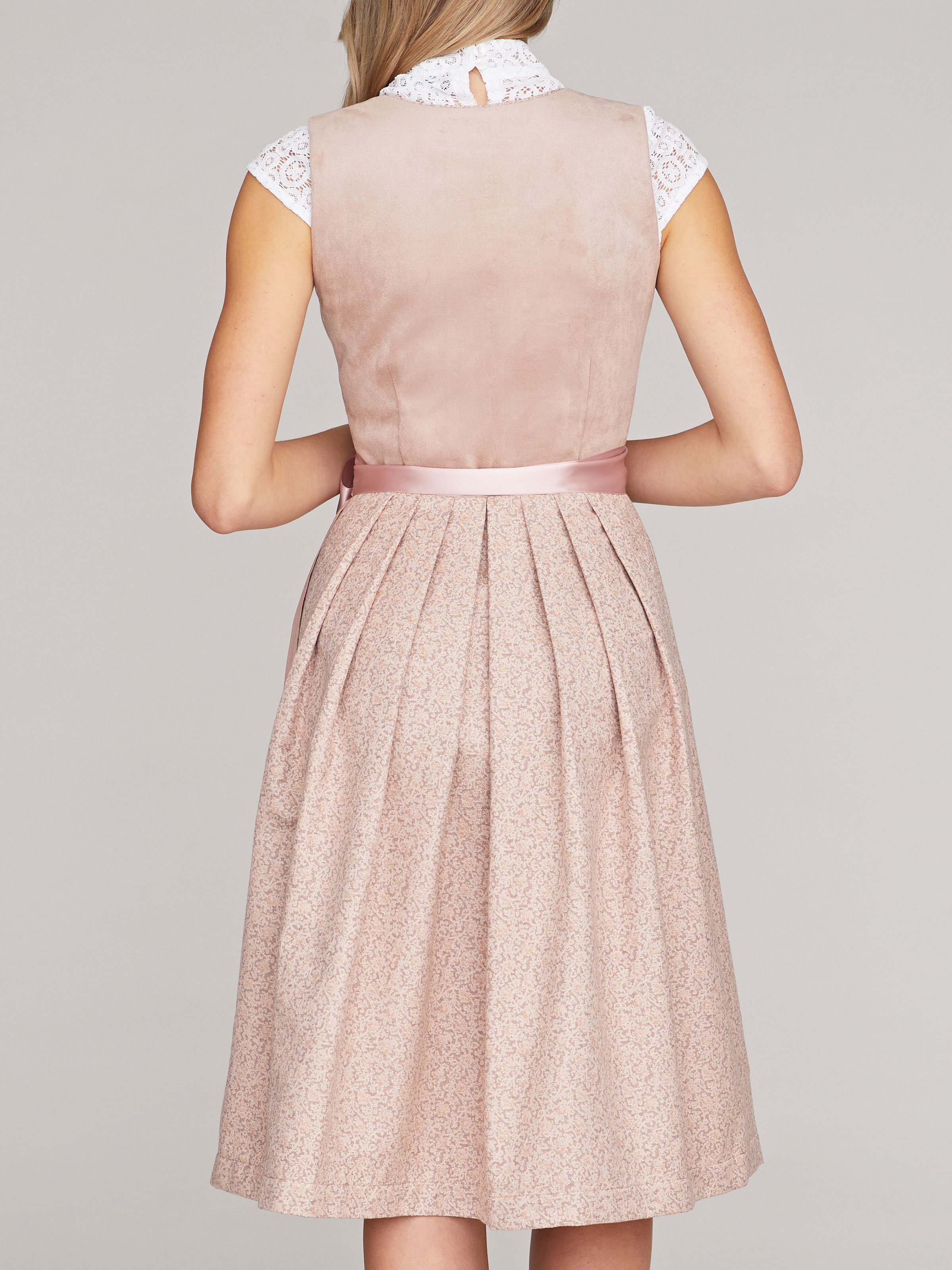 Rosé-beiges Dirndl mit zwei Schürzen Rosé-beiges Dirndl mit zwei Schürzen