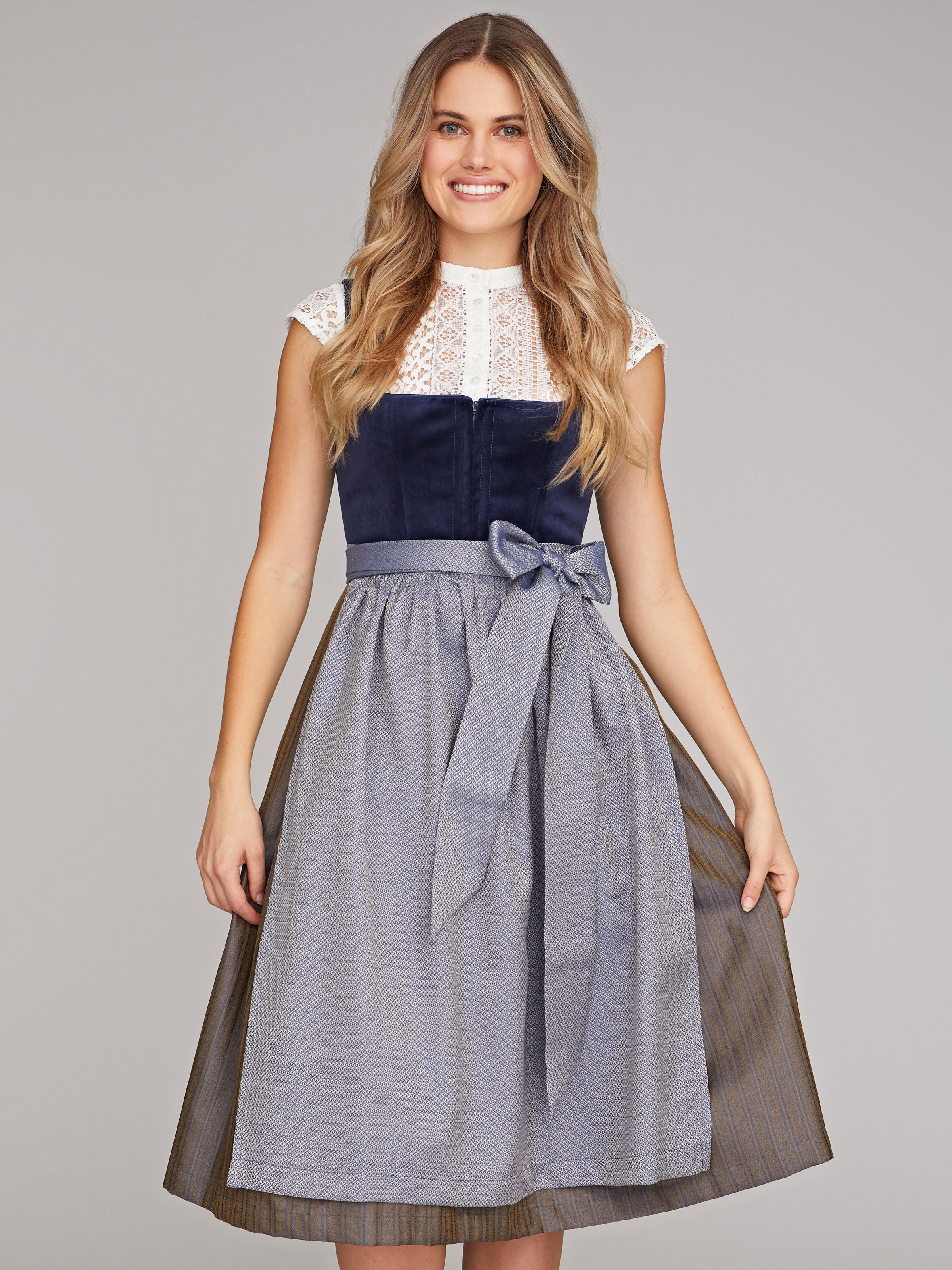 Dunkelblaues Dirndl Dunkelblaues Dirndl
