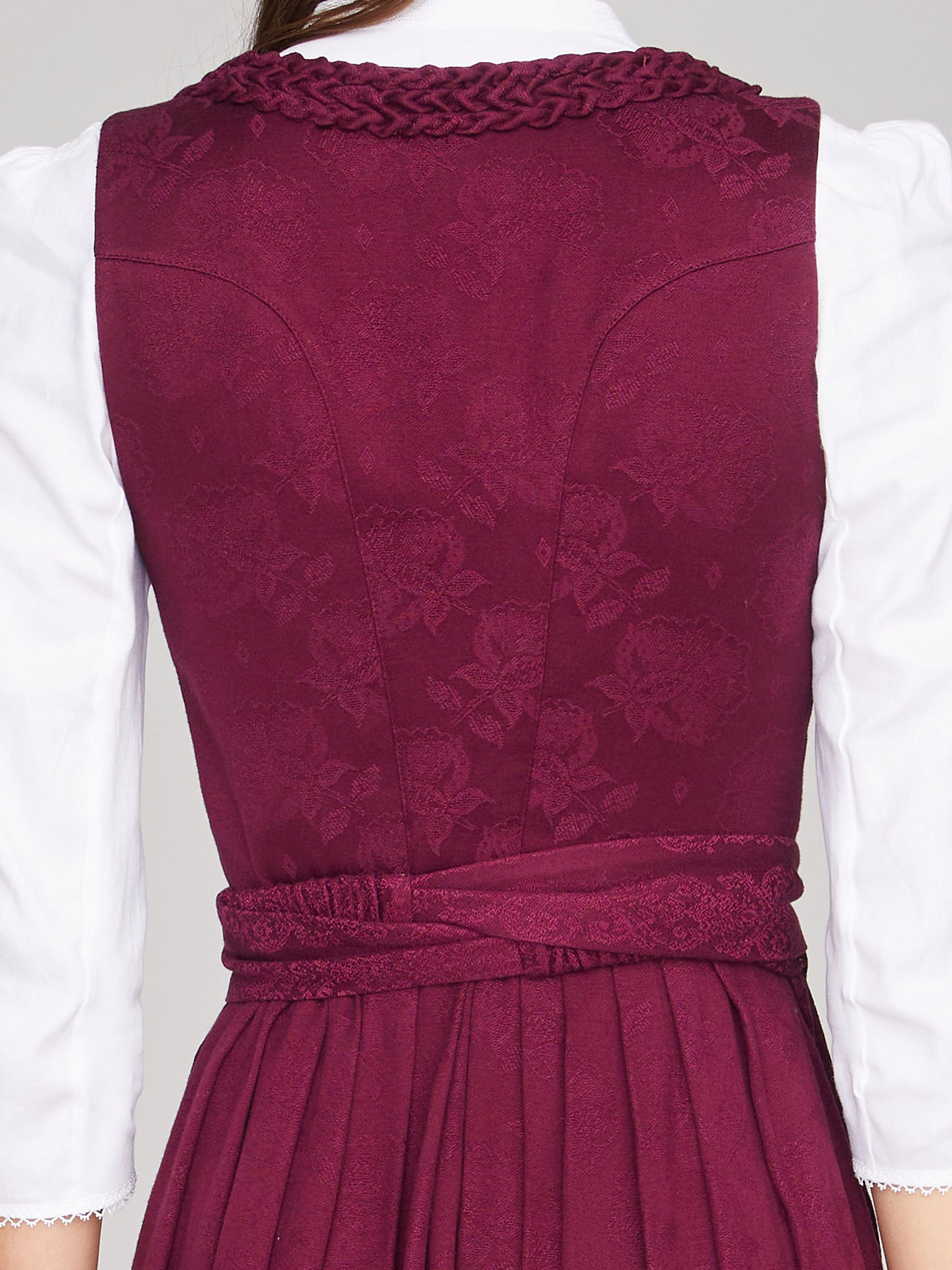 Trauben-farbenes Dirndl Trauben-farbenes Dirndl