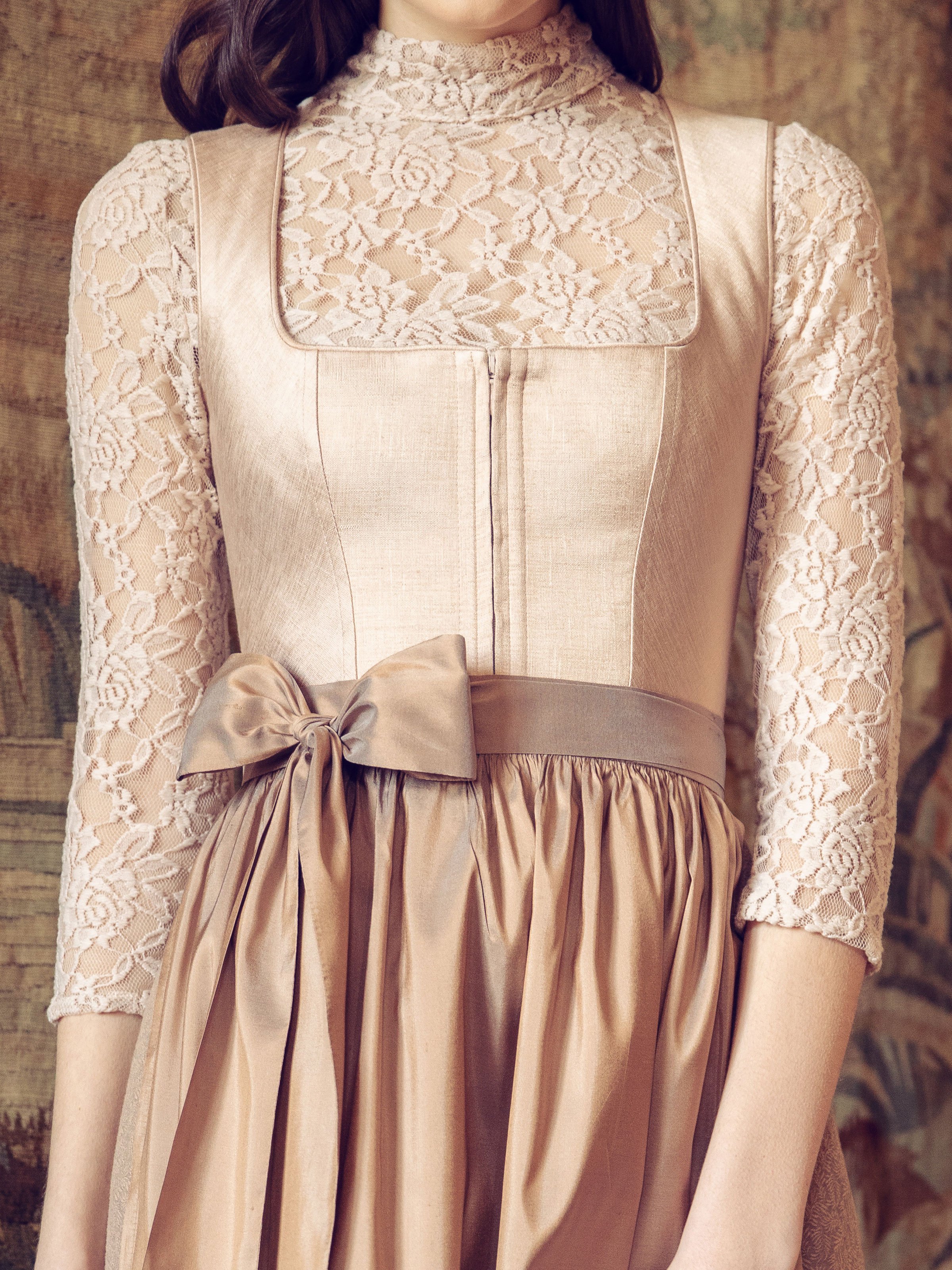 Rosé-Goldenes Dirndl Rosé-Goldenes Dirndl