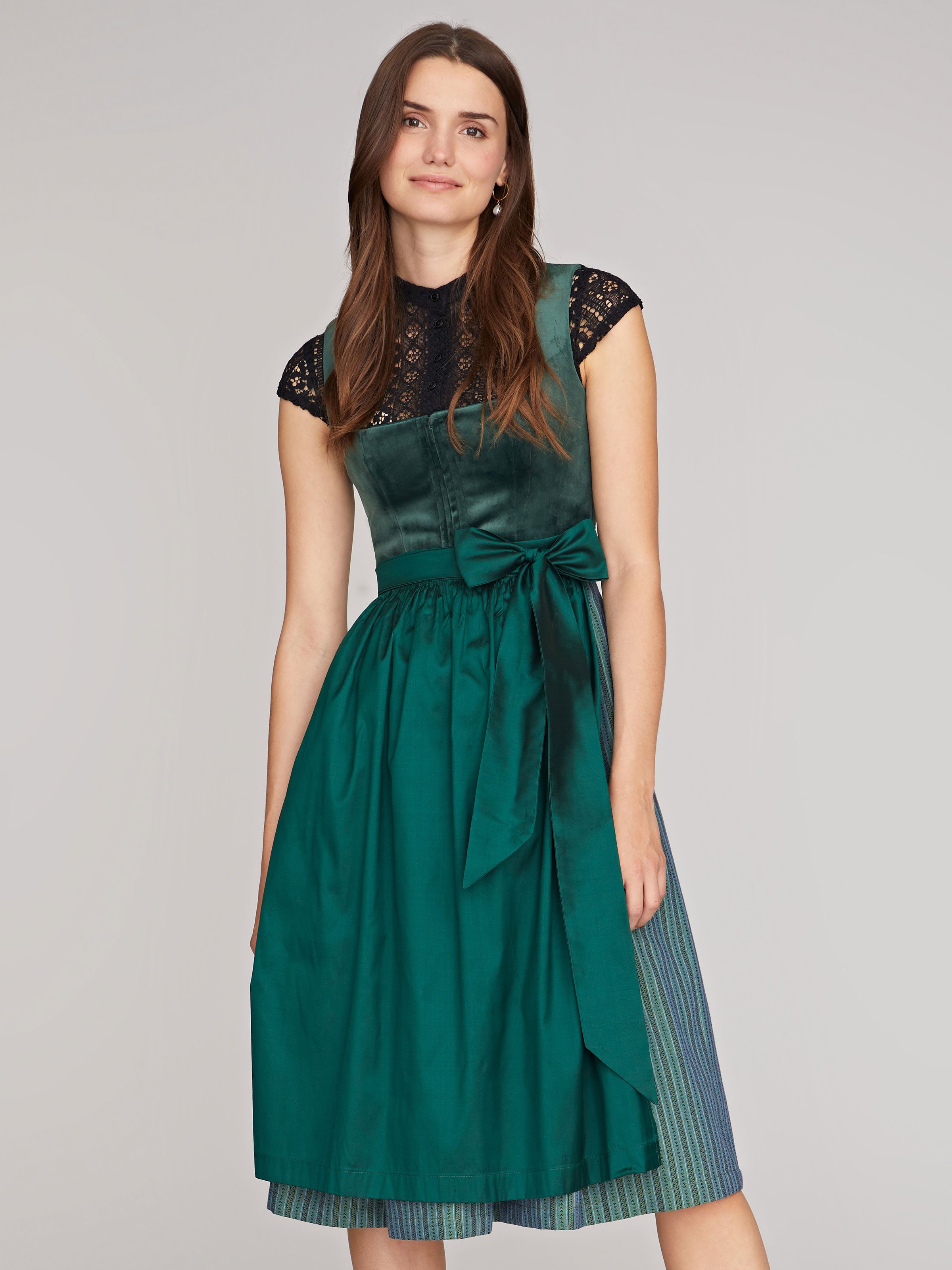 Dunkelgrünes Dirndl Dunkelgrünes Dirndl