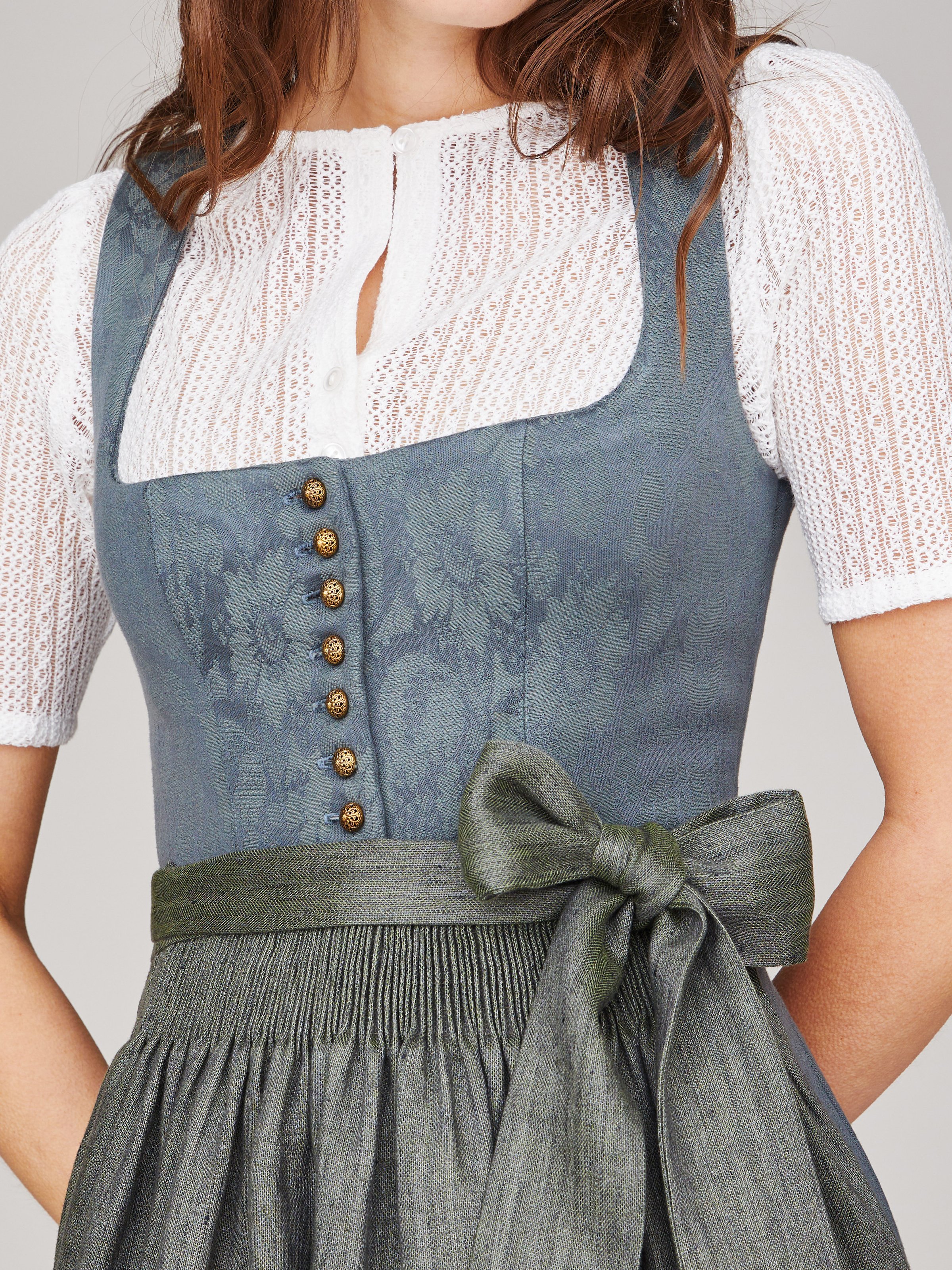 Graublaues Stretch-Dirndl mit floralem Muster Graublaues Stretch-Dirndl mit floralem Muster