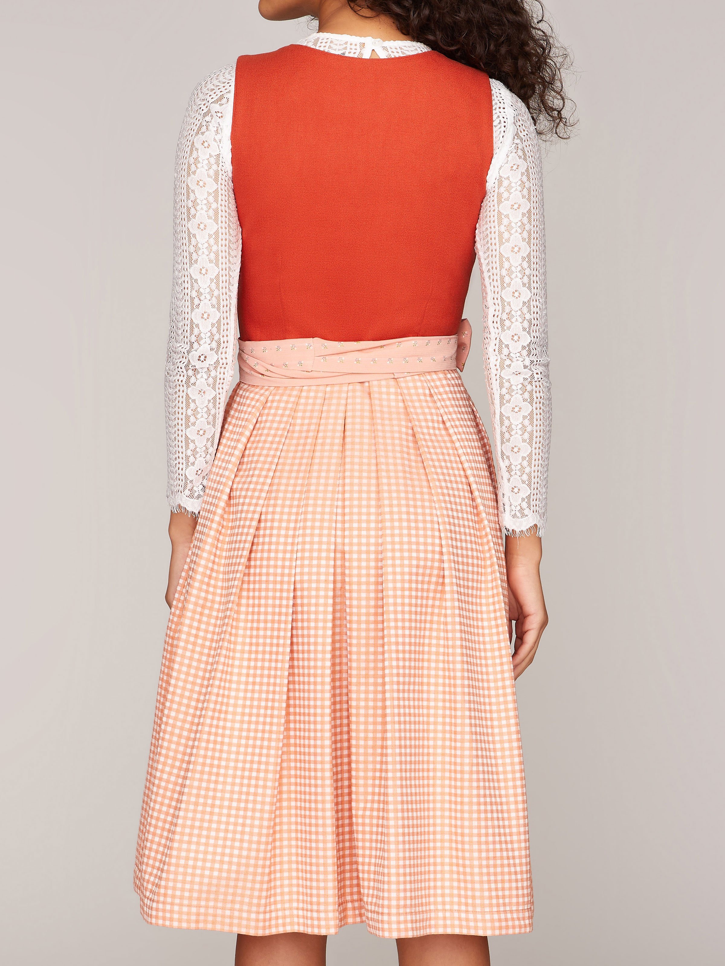 Orangefarbenes Dirndl mit Leinen-Mieder Orangefarbenes Dirndl mit Leinen-Mieder