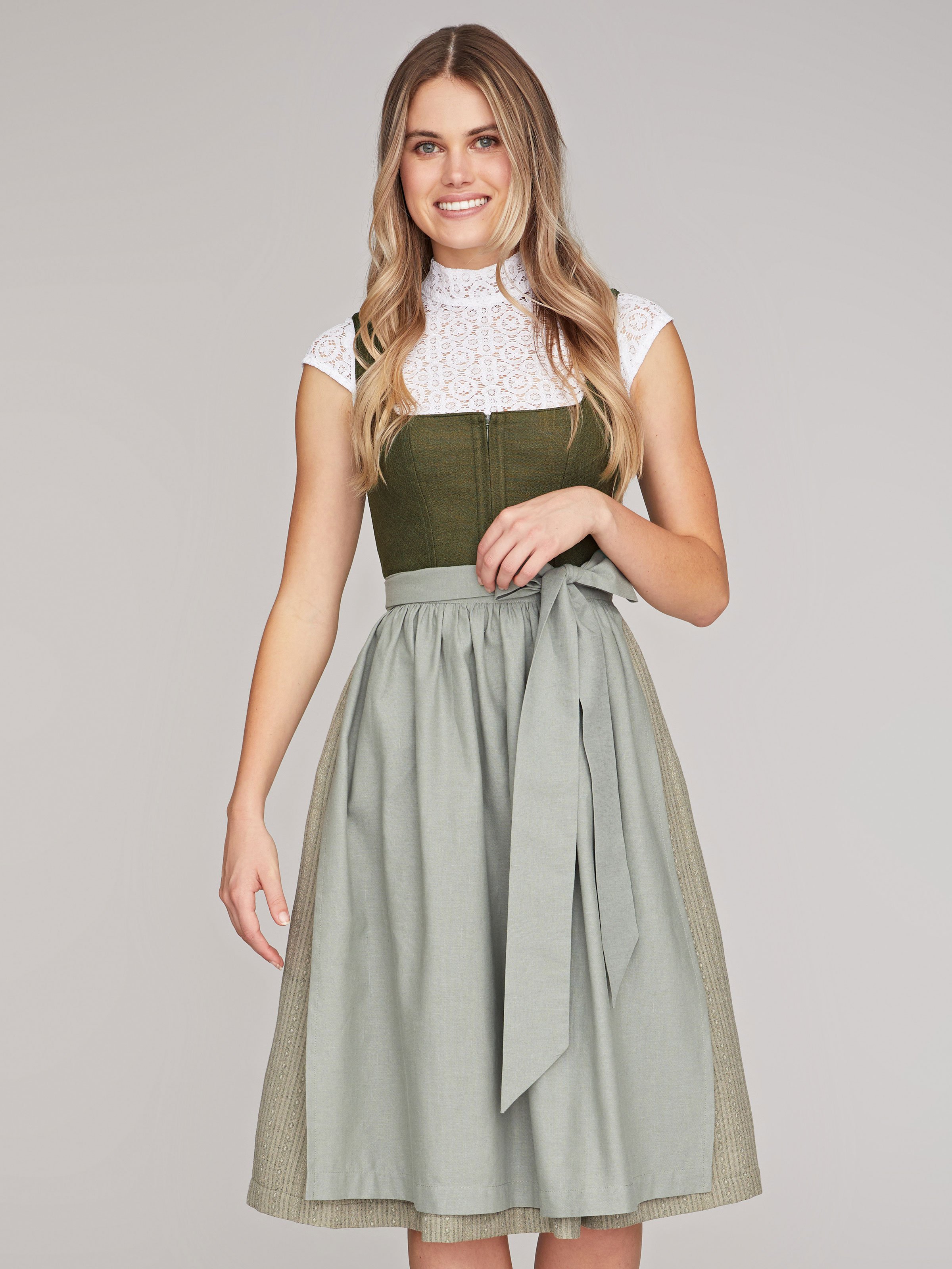 Grünes Dirndl mit Leinen-Mieder Grünes Dirndl mit Leinen-Mieder