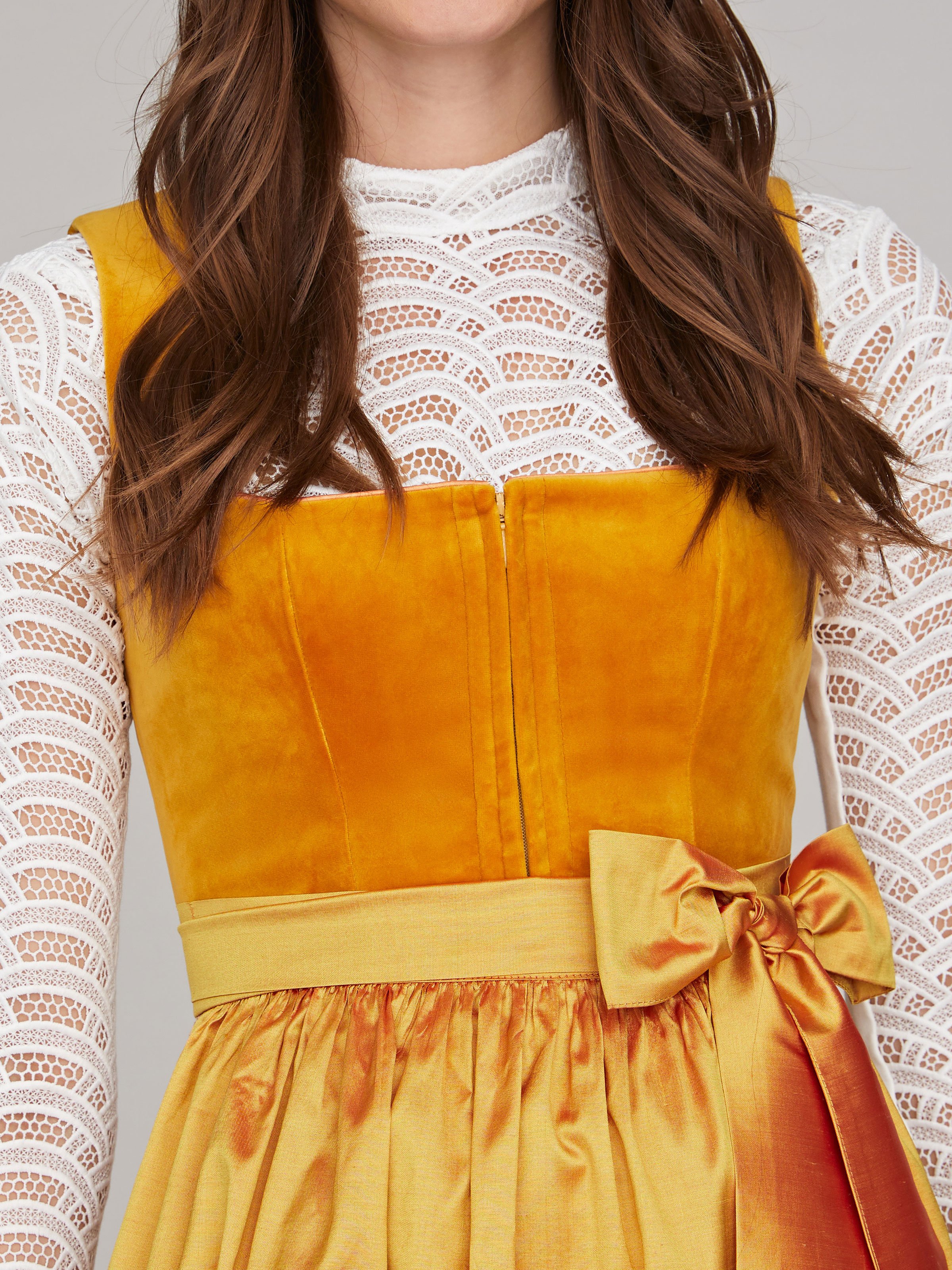 Goldenes Dirndl Goldenes Dirndl