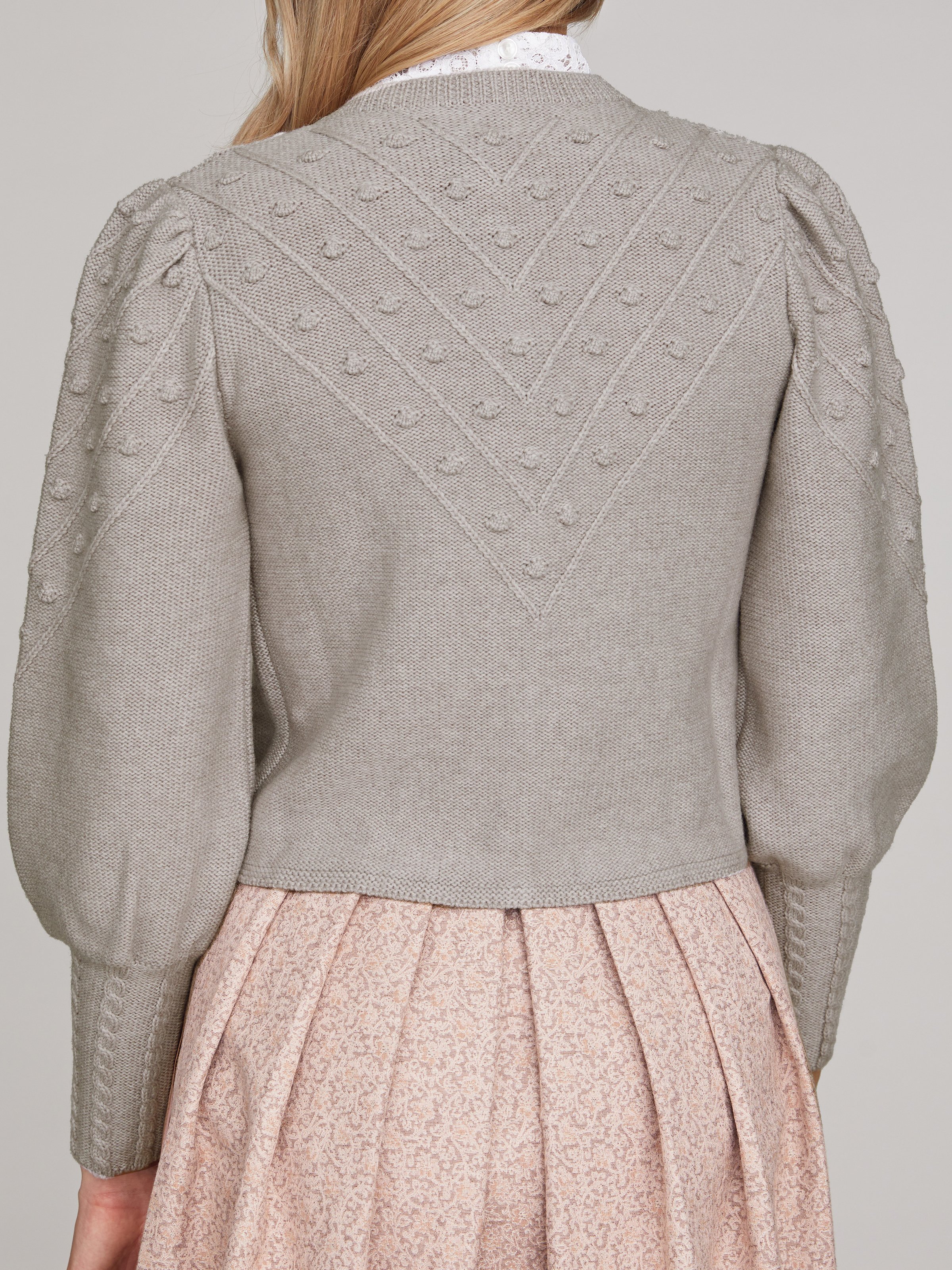 Strickjacke in Grau-Beige Strickjacke in Grau-Beige