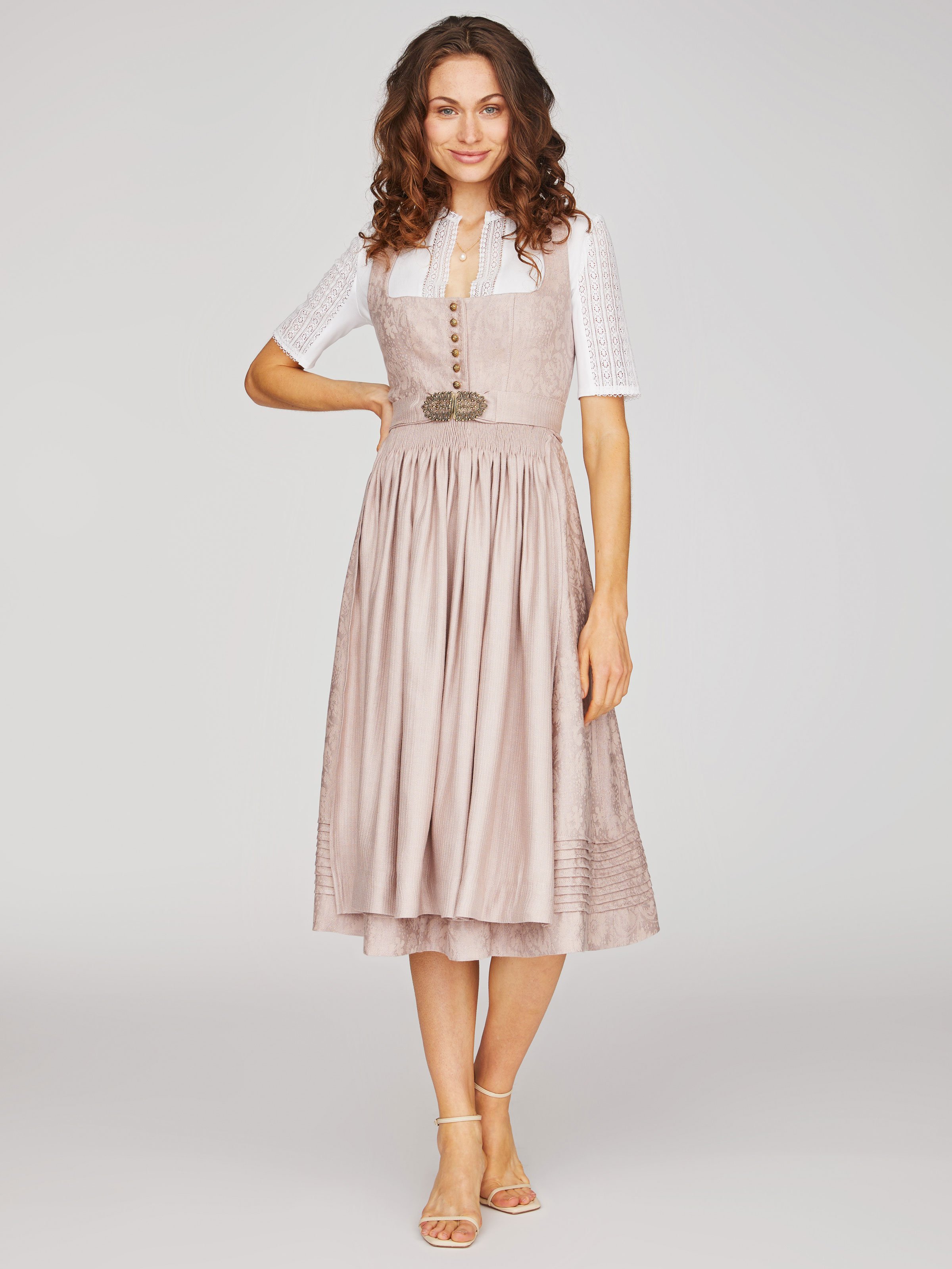 Hellrosafarbenes Dirndl Hellrosafarbenes Dirndl