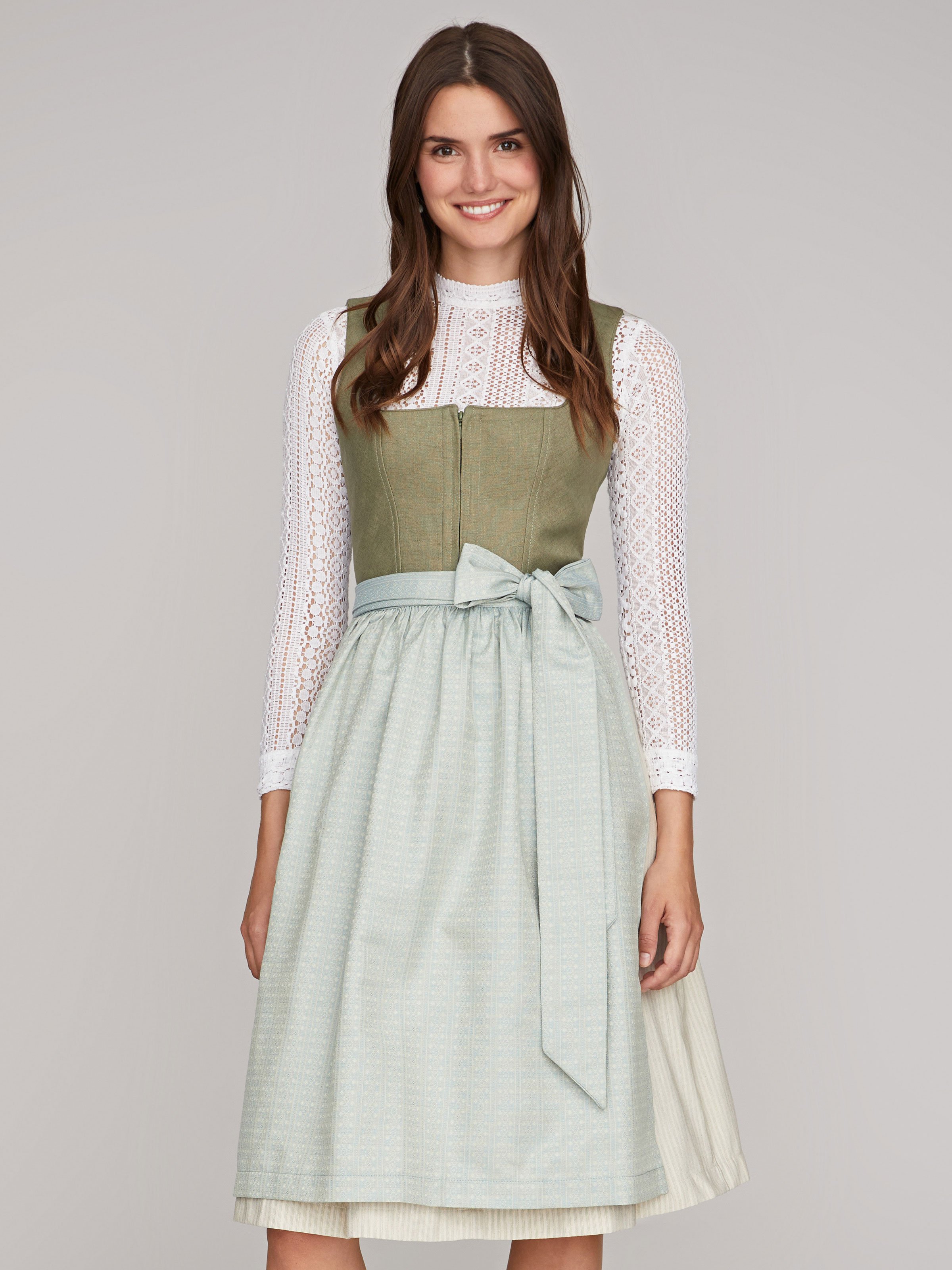 Khakifarbenes Dirndl Khakifarbenes Dirndl