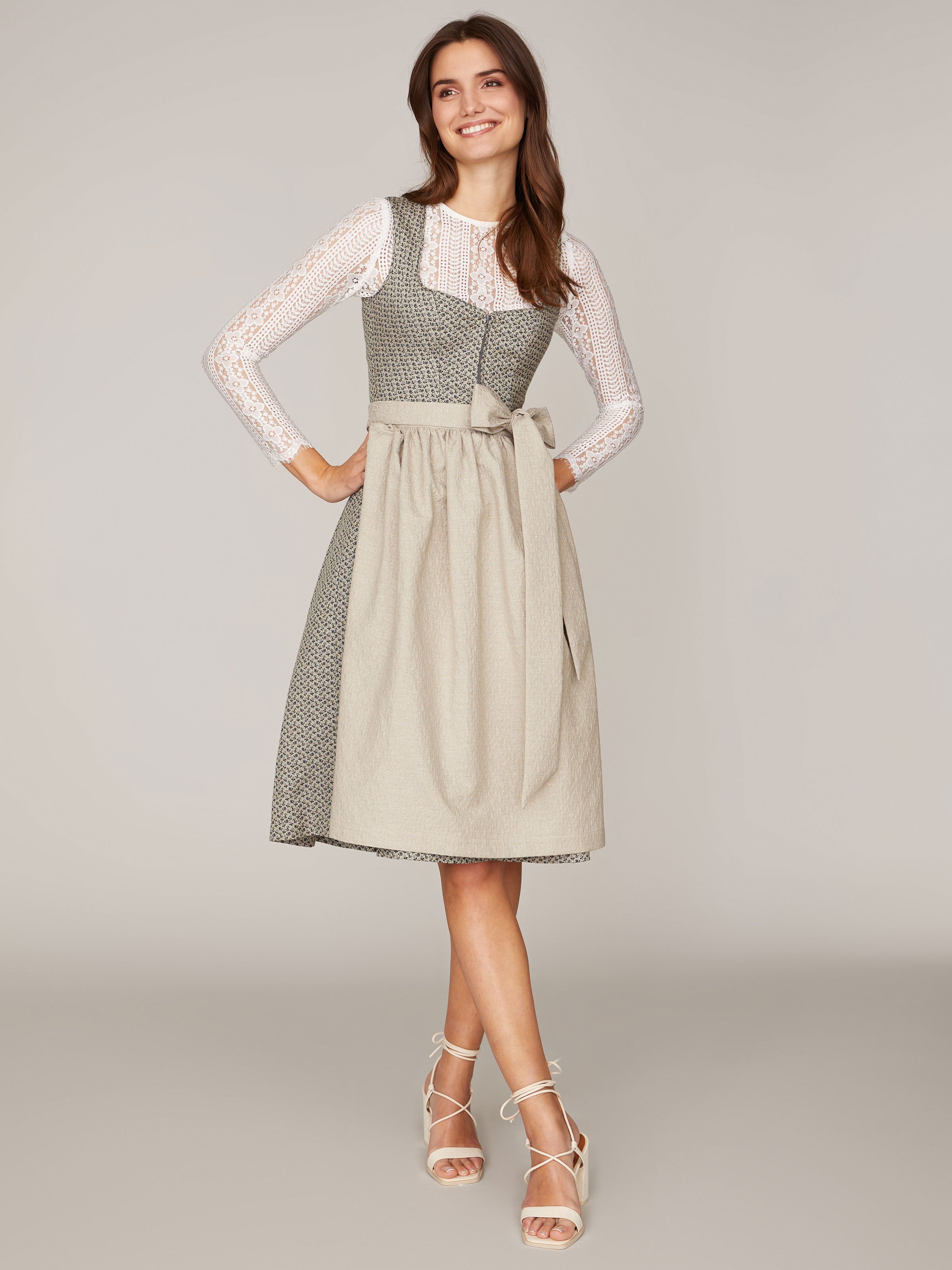 Beige-Blaues Dirndl Beige-Blaues Dirndl