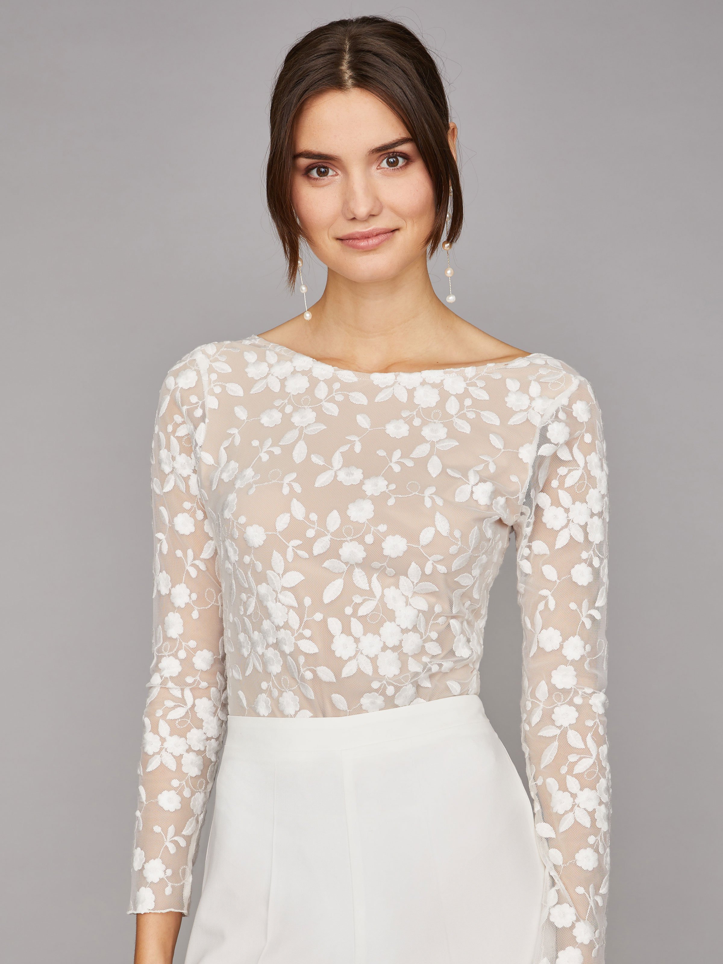 Langärmliger Braut-Body mit Blumen-Spitze und tiefem Rücken Langärmliger Braut-Body mit Blumen-Spitze und tiefem Rücken