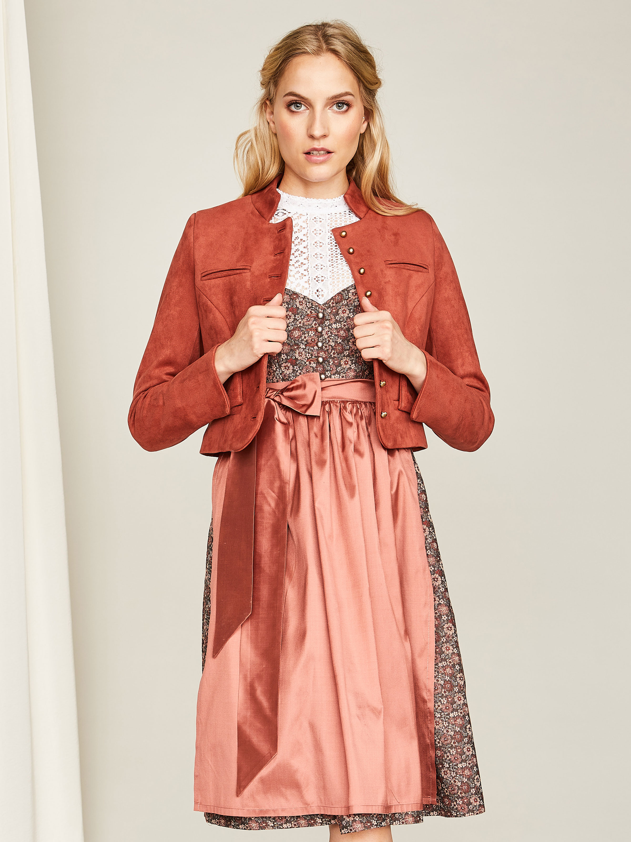 Rosé-braunes Dirndl mit zwei Schürzen Rosé-braunes Dirndl mit zwei Schürzen