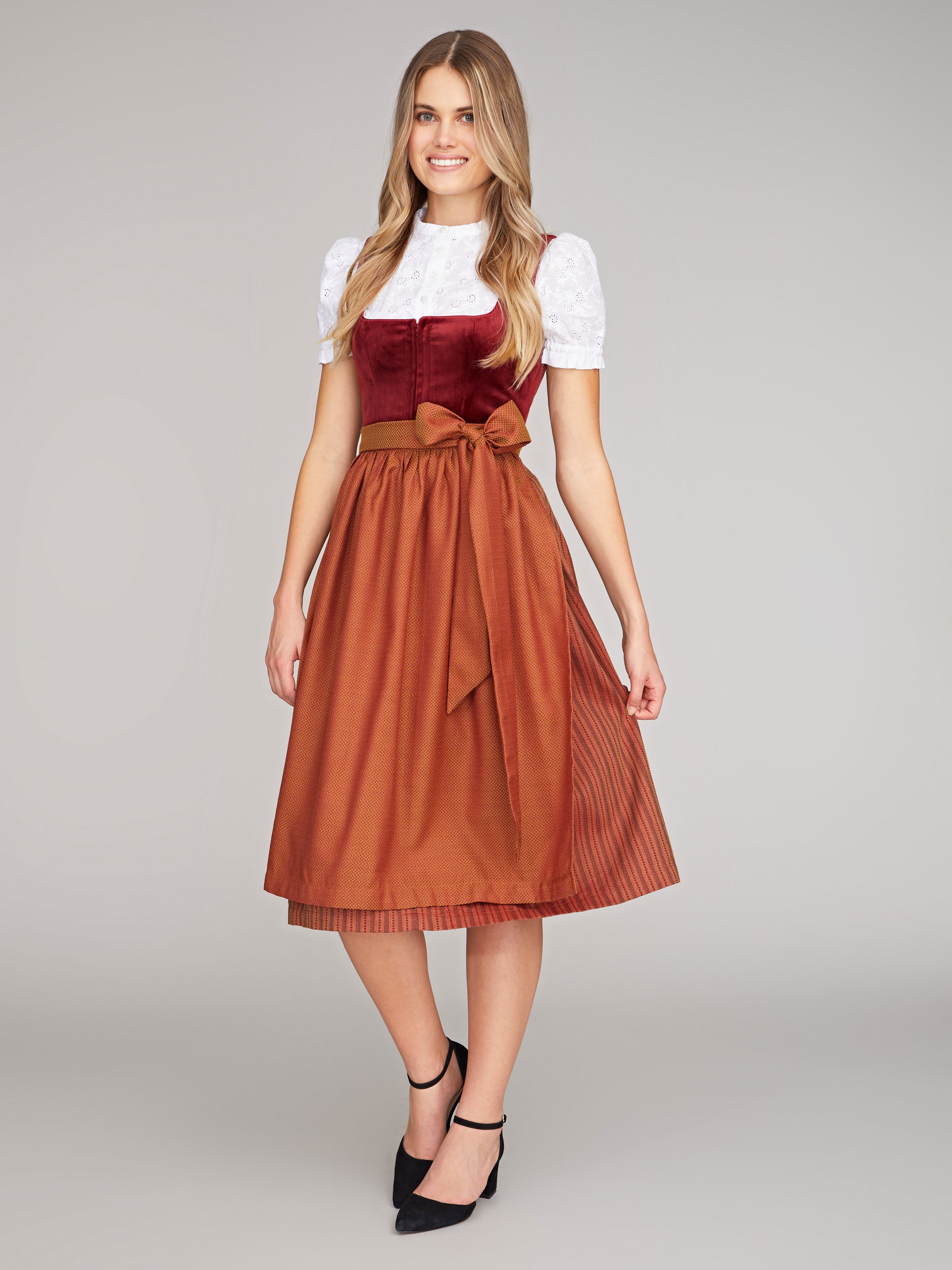 Weinrotes Dirndl Weinrotes Dirndl
