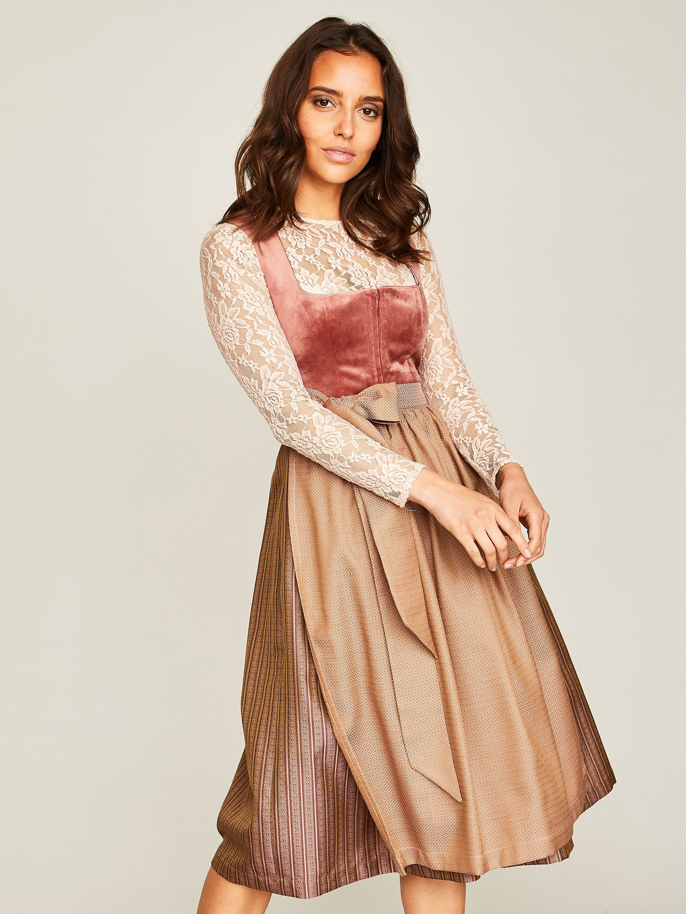 Pflaumenfarbenes Dirndl - IMANI ROSEWOOD Pflaumenfarbenes Dirndl - IMANI ROSEWOOD