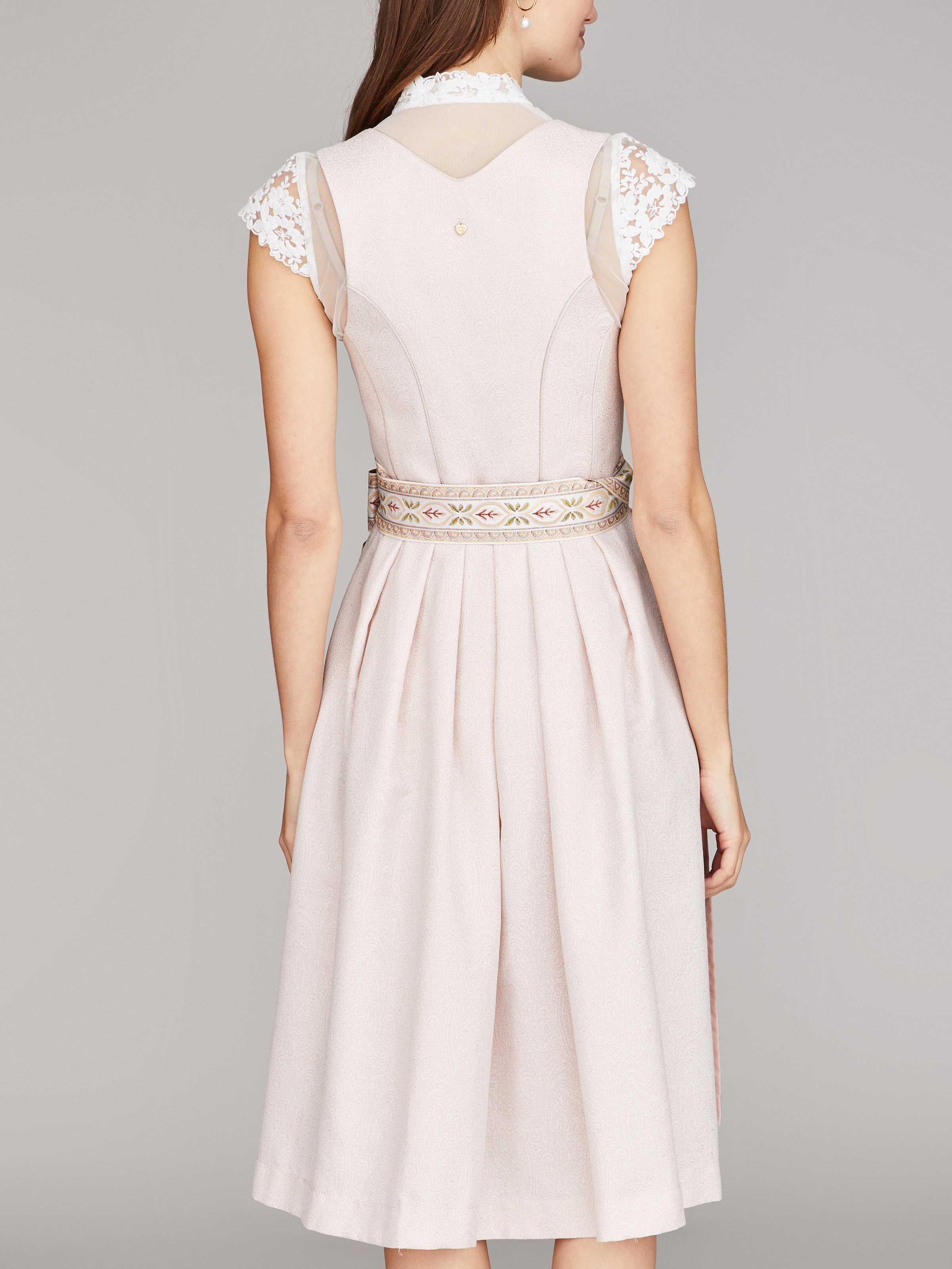 Altrosa Dirndl mit dekorativer Schnalle Altrosa Dirndl mit dekorativer Schnalle