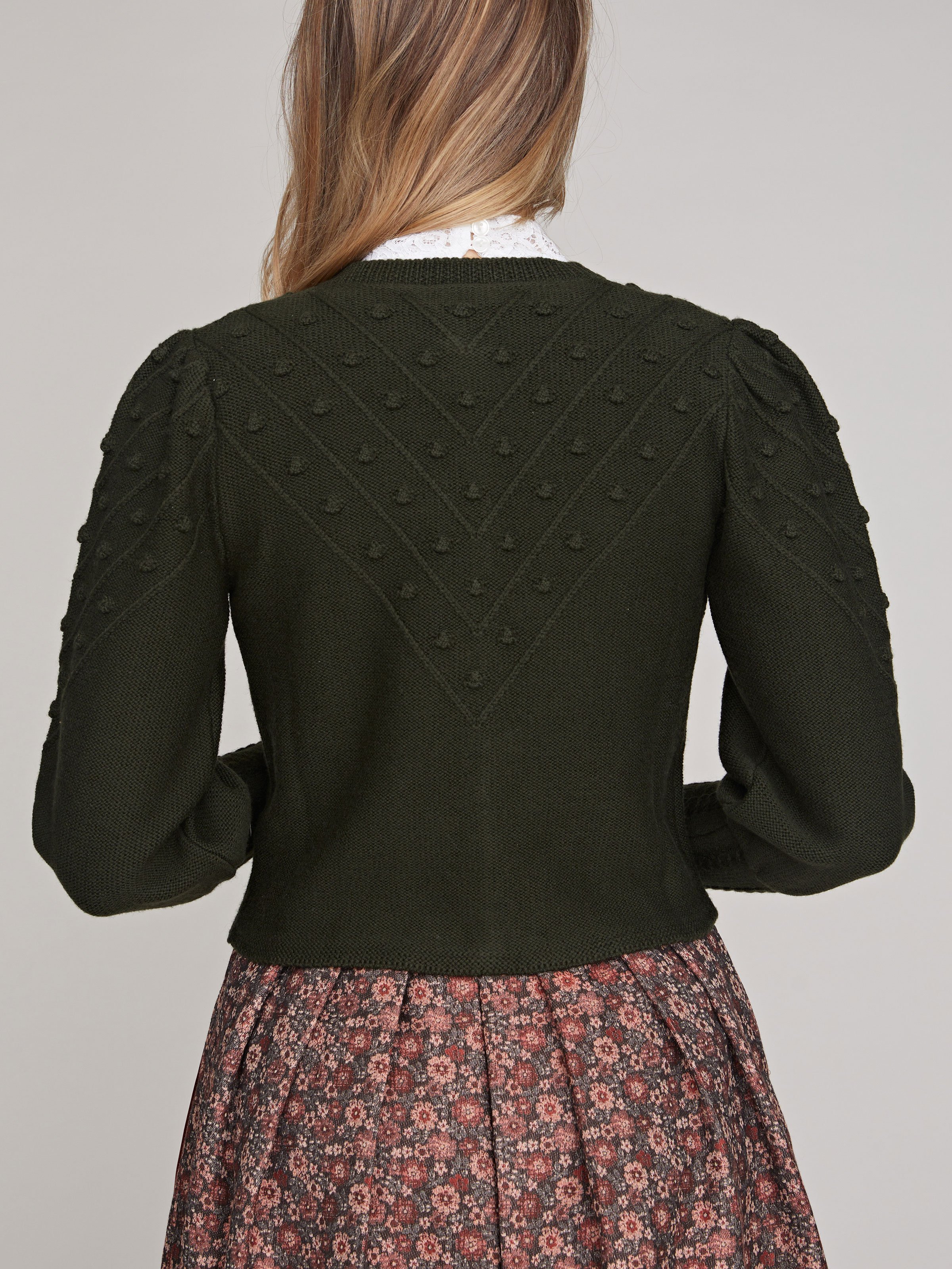 Strickjacke in Moosgrün Strickjacke in Moosgrün