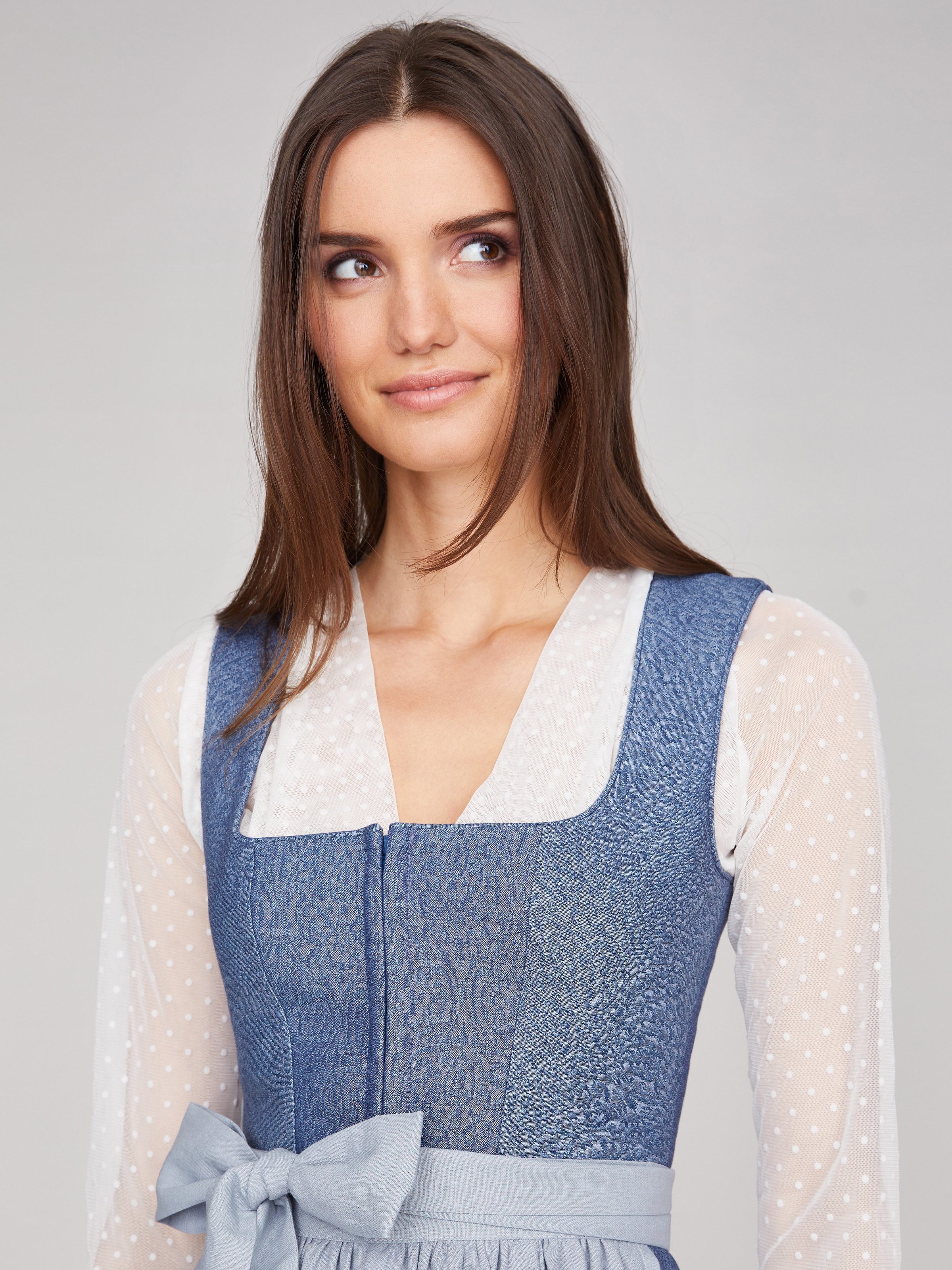 Cremeweiße Dirndlbluse Cremeweiße Dirndlbluse