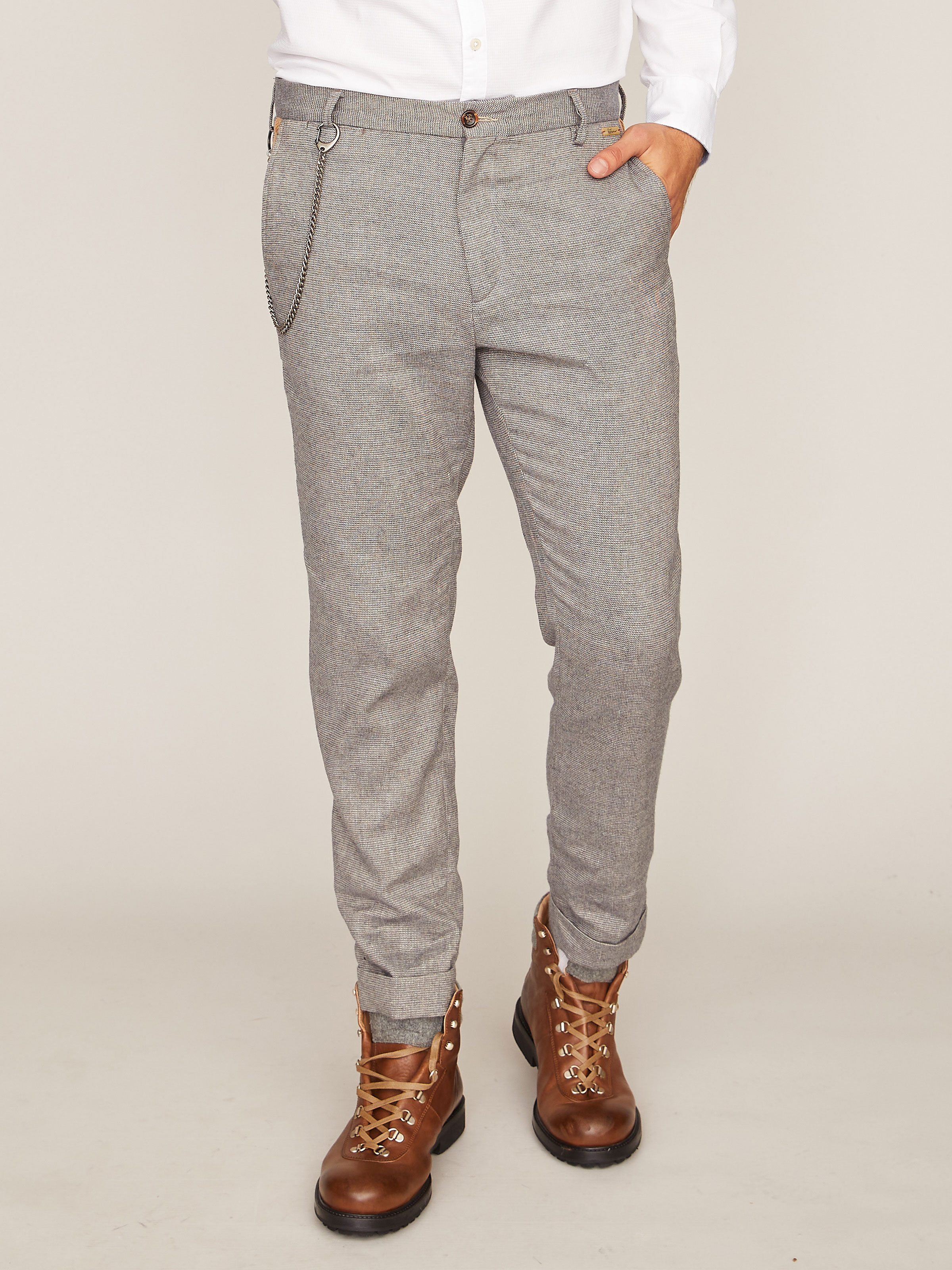 Graue Hose Mit Streifen An Der Seite