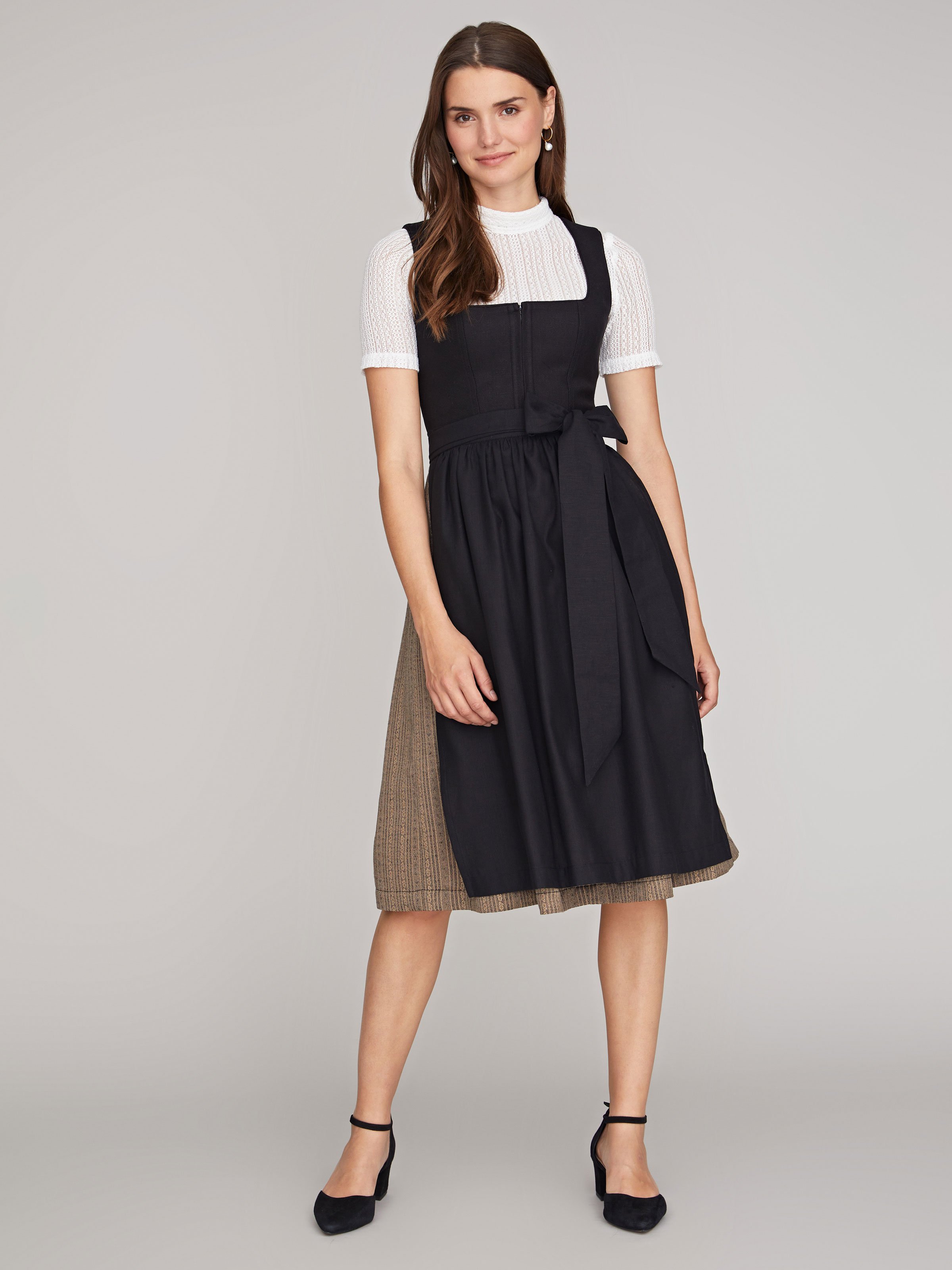 Schwarzes Dirndl Schwarzes Dirndl