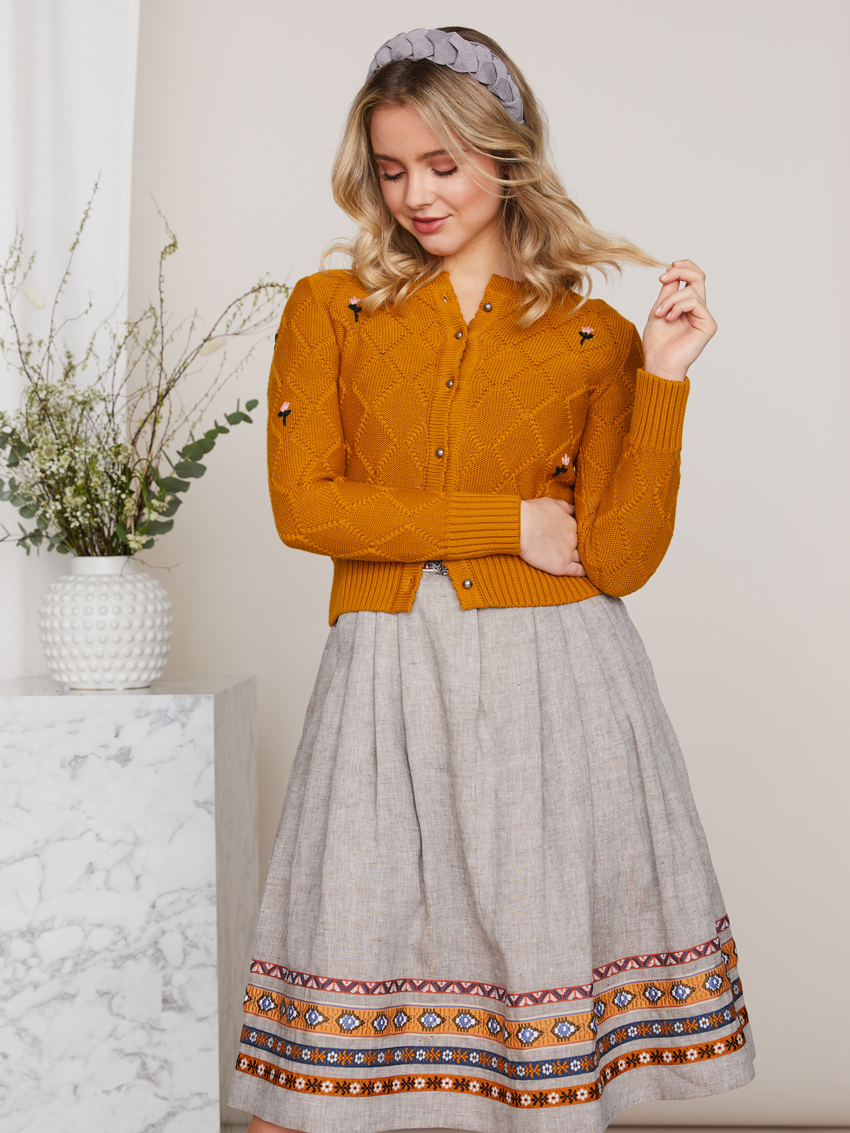 Strickjacke in Curry Strickjacke in Curry