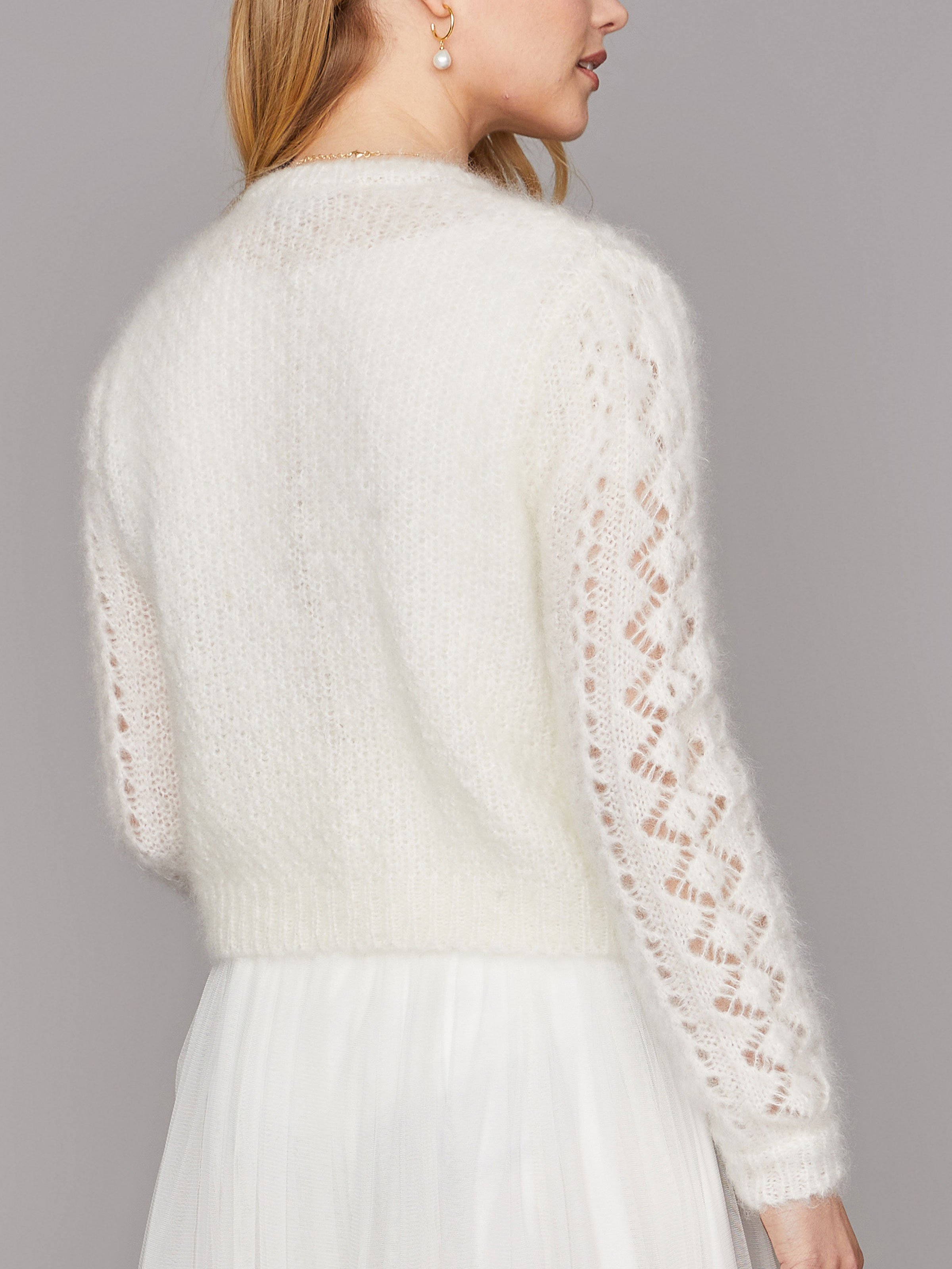 Braut-Strickjacke aus Mohair mit Perlenknöpfe Braut-Strickjacke aus Mohair mit Perlenknöpfe