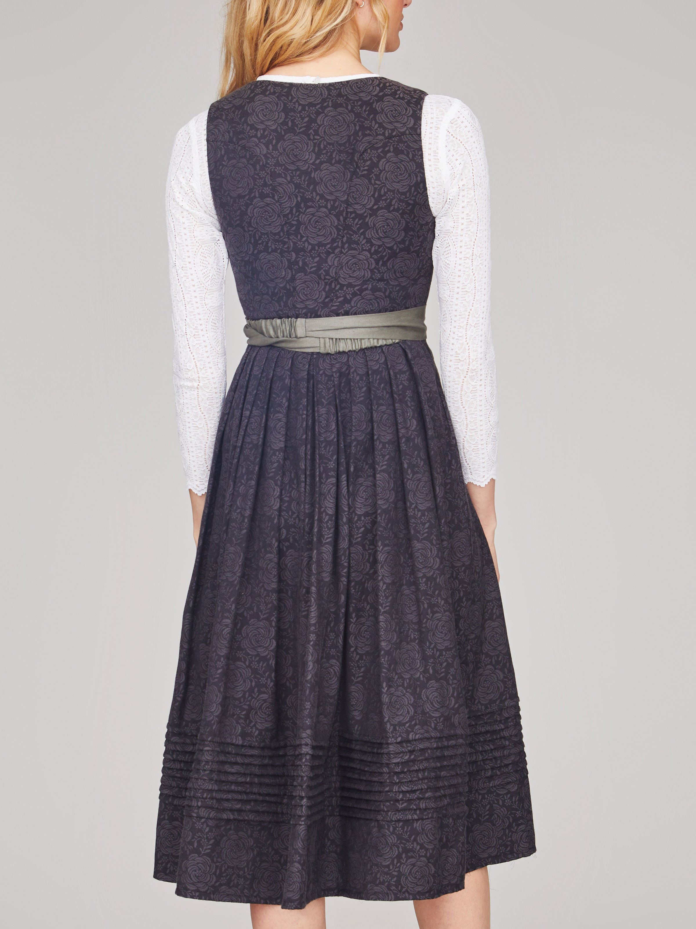 Schwarzes Dirndl Schwarzes Dirndl