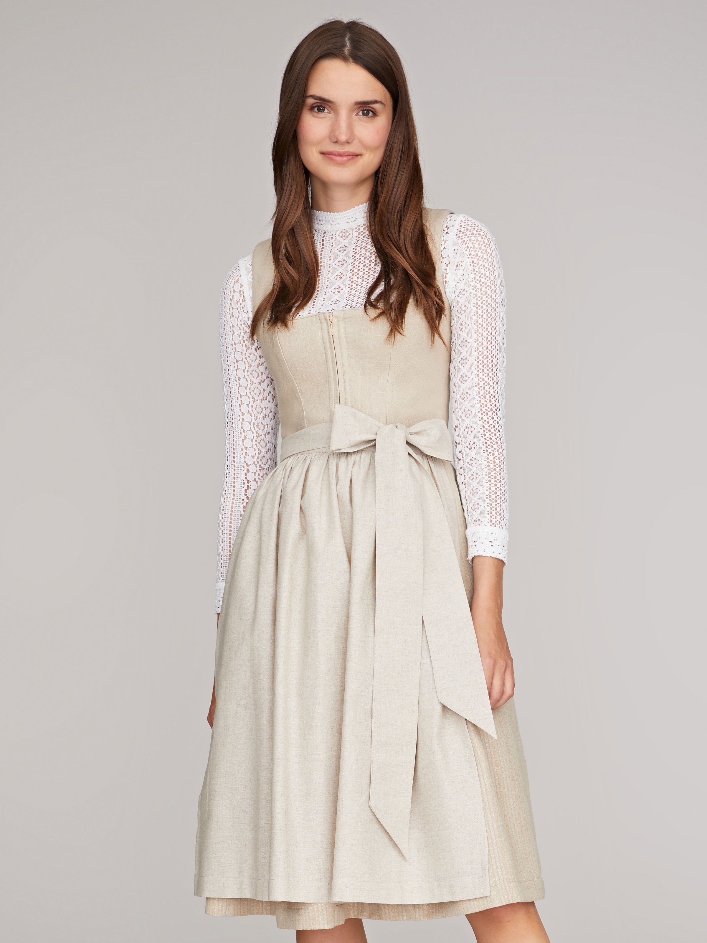 Beiges Dirndl Beiges Dirndl