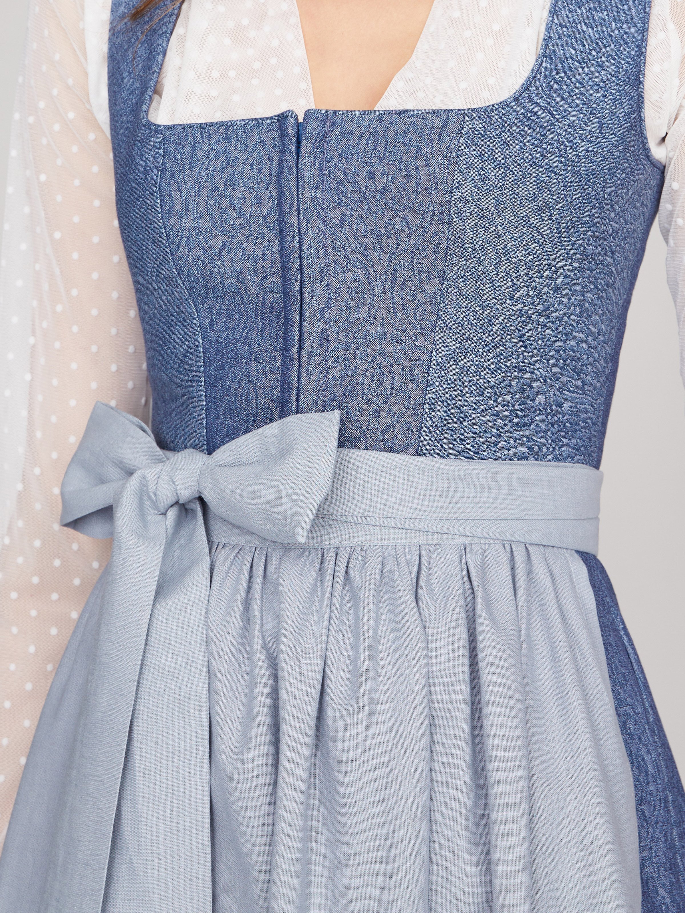 Cremeweiße Dirndlbluse Cremeweiße Dirndlbluse